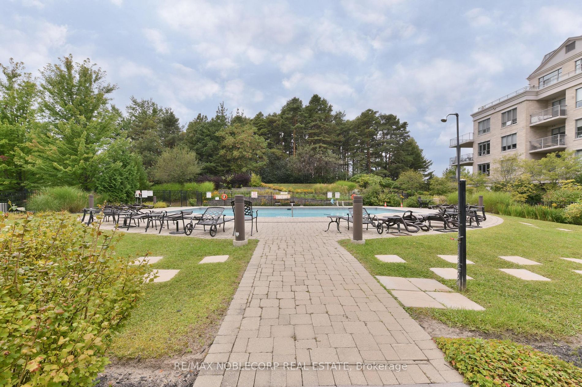 180 John West Way N, #419