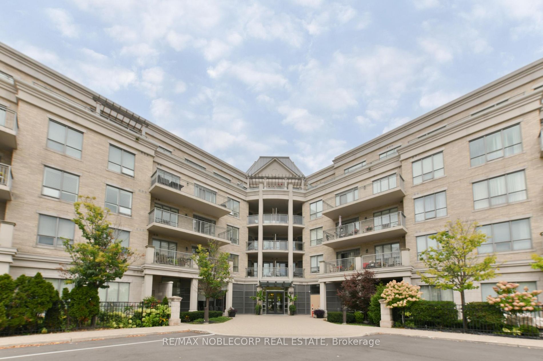 180 John West Way N, #419