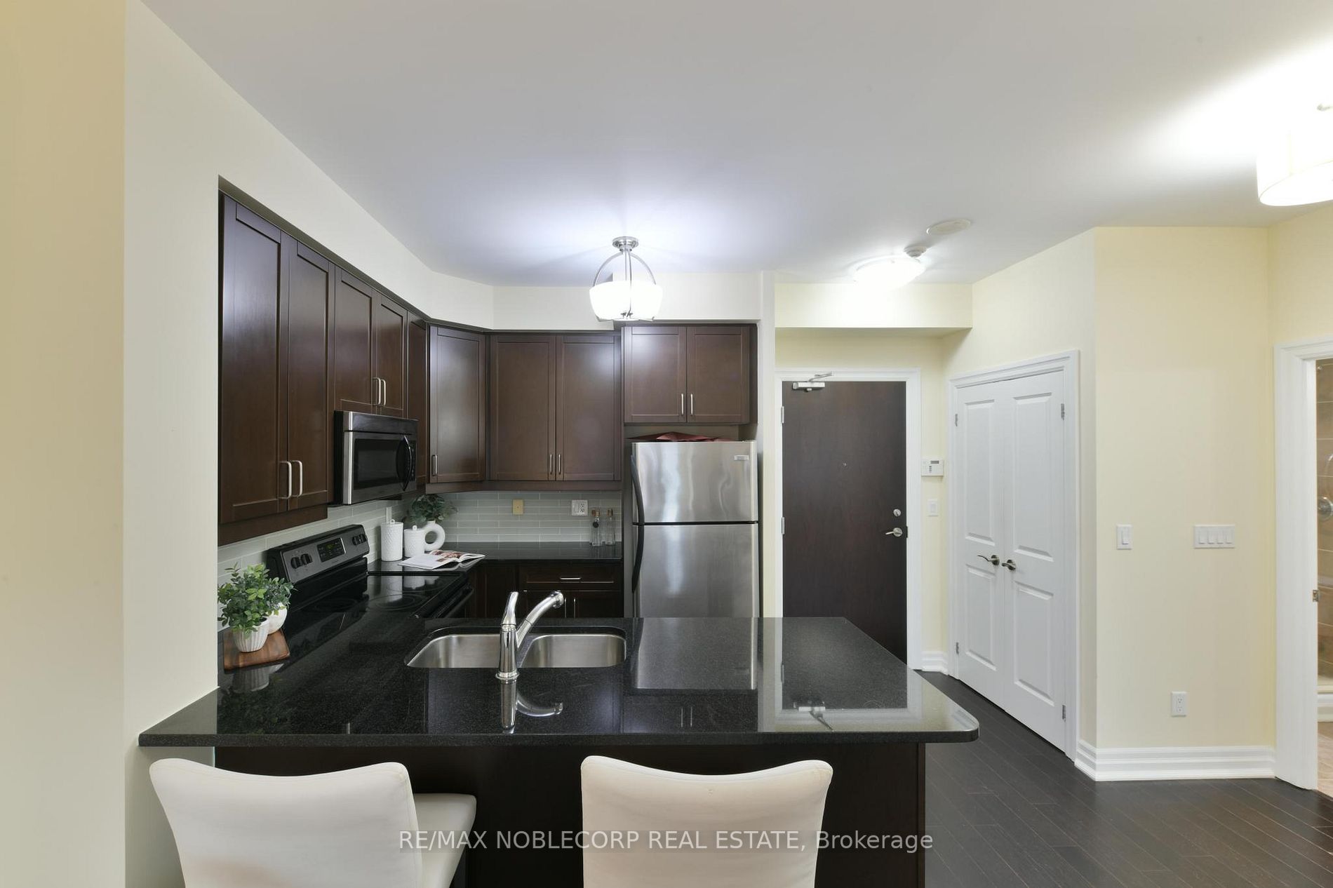 180 John West Way N, #419
