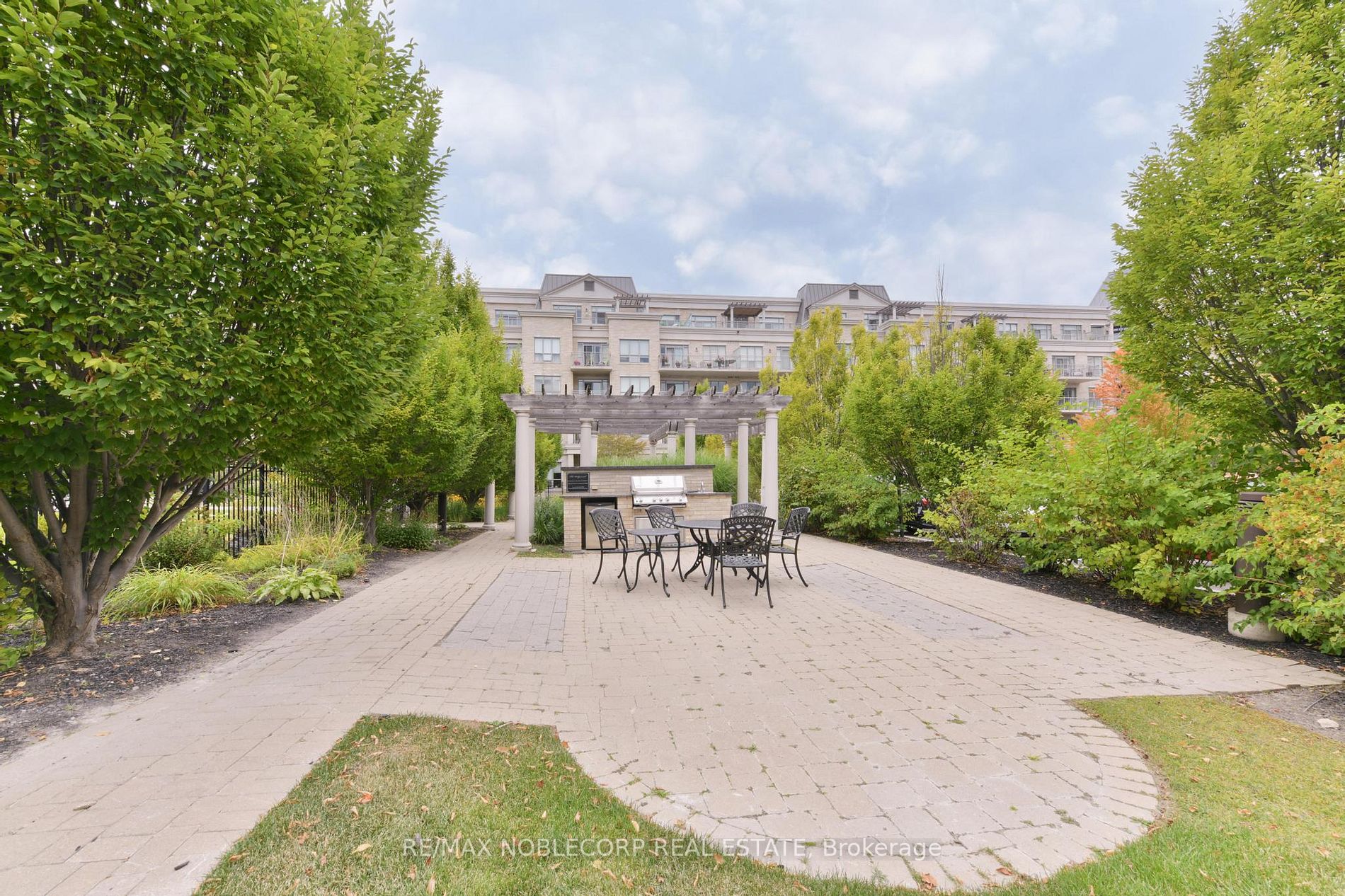 180 John West Way N, #419