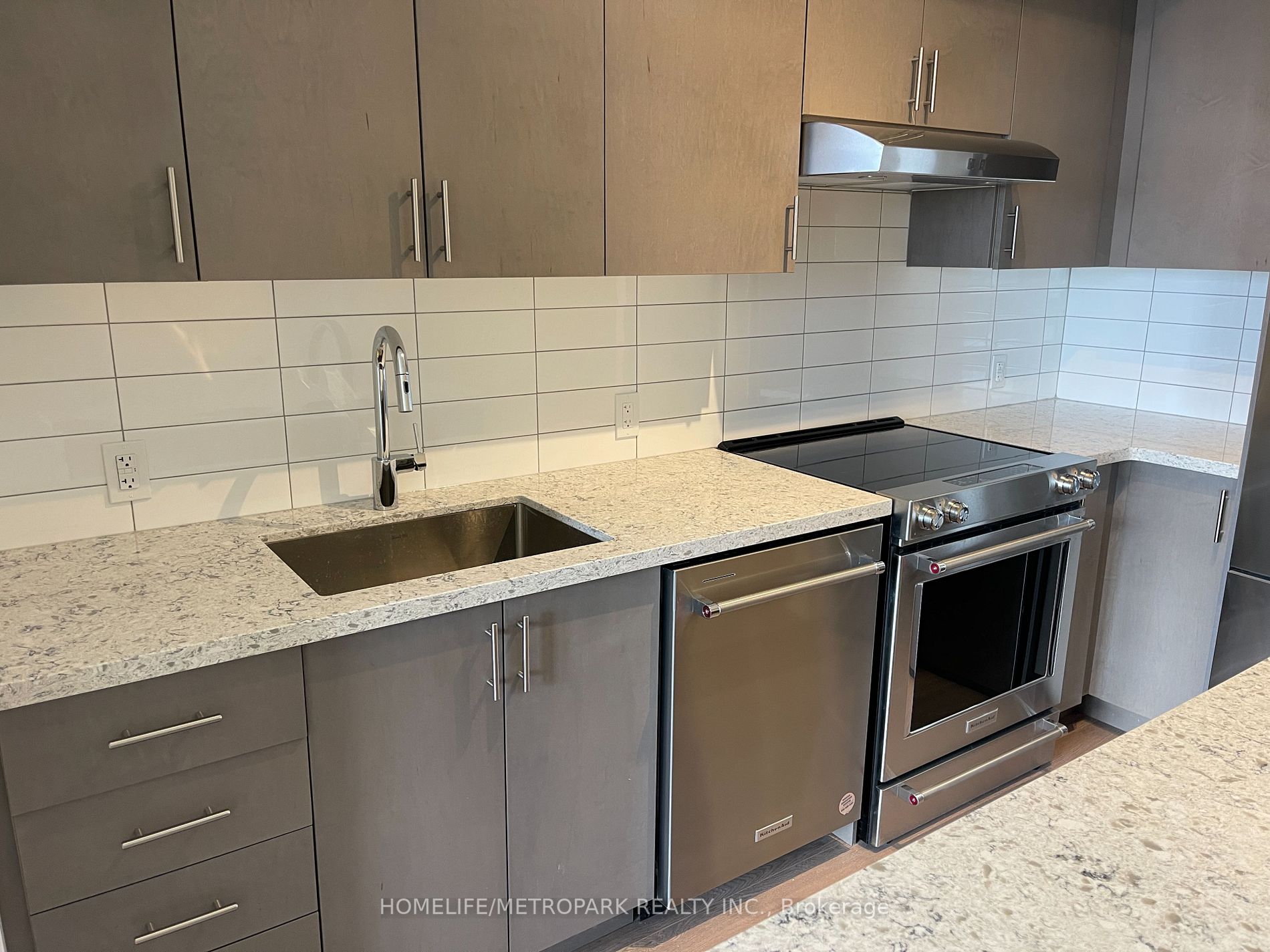 9000 Jane Street, #1506