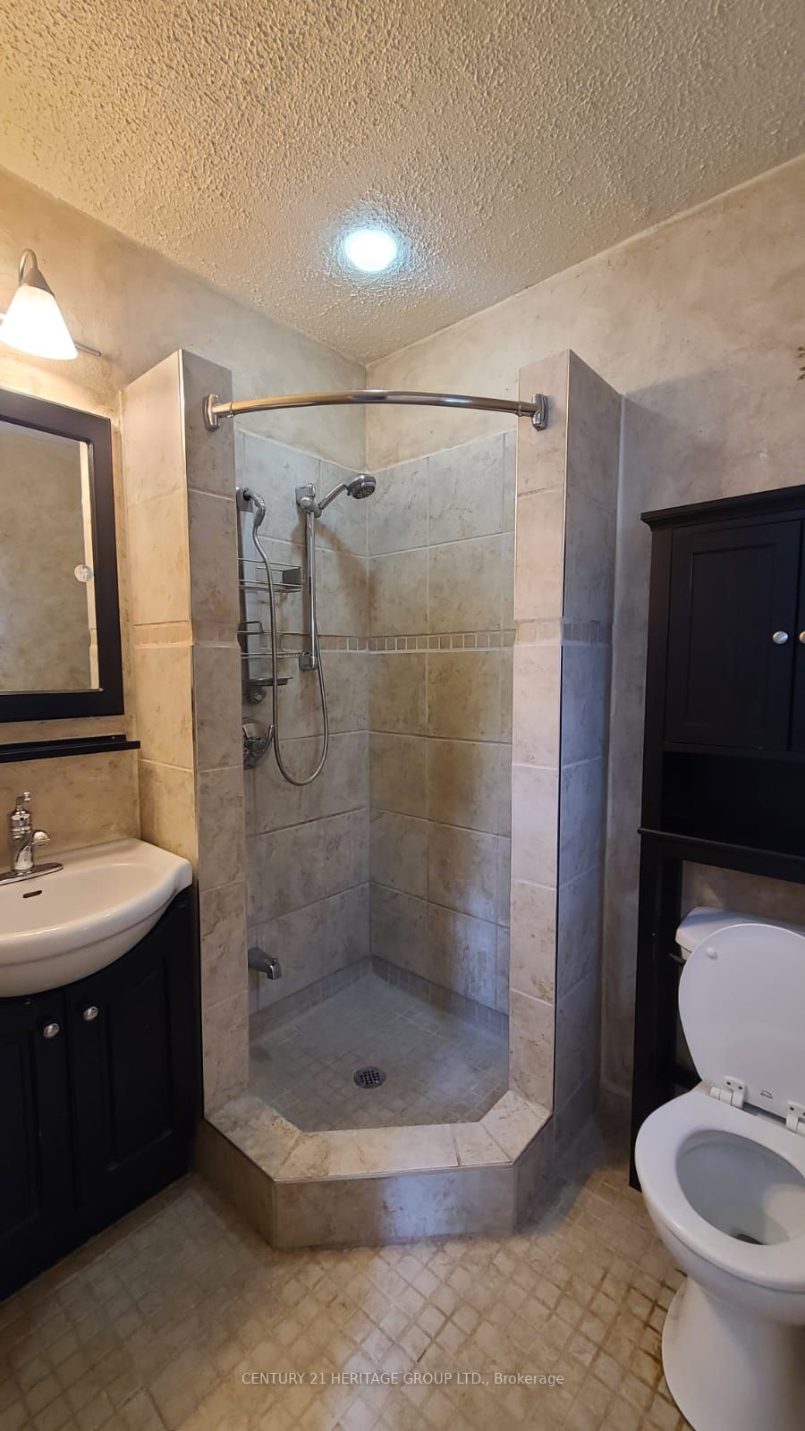 2 Eastman Cres