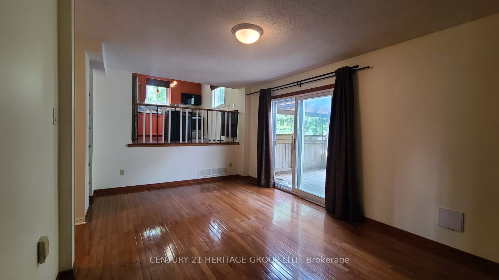 2 Eastman Cres