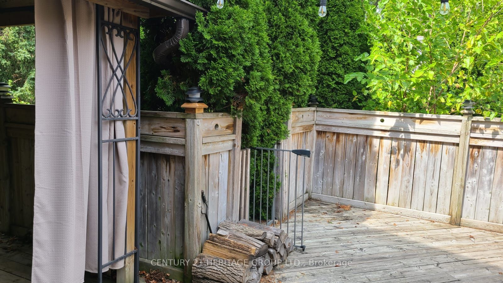 2 Eastman Cres