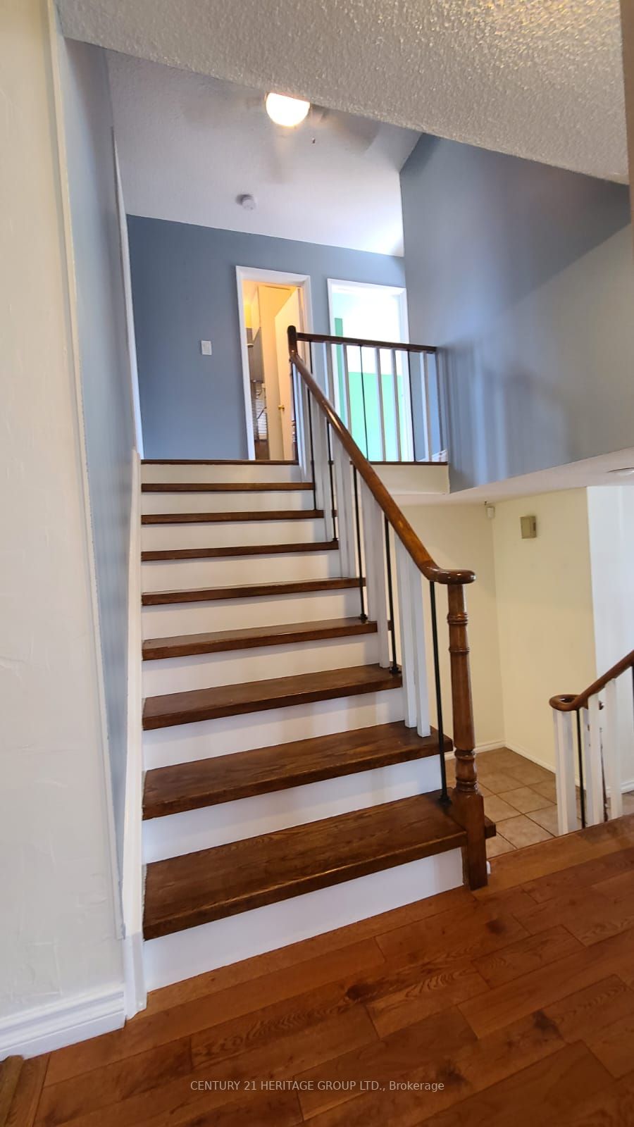 2 Eastman Cres