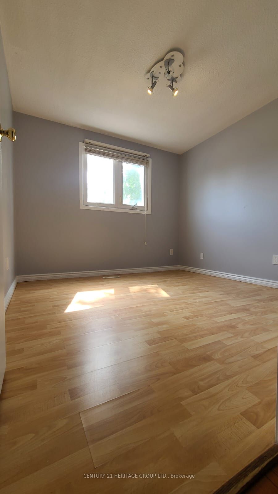 2 Eastman Cres