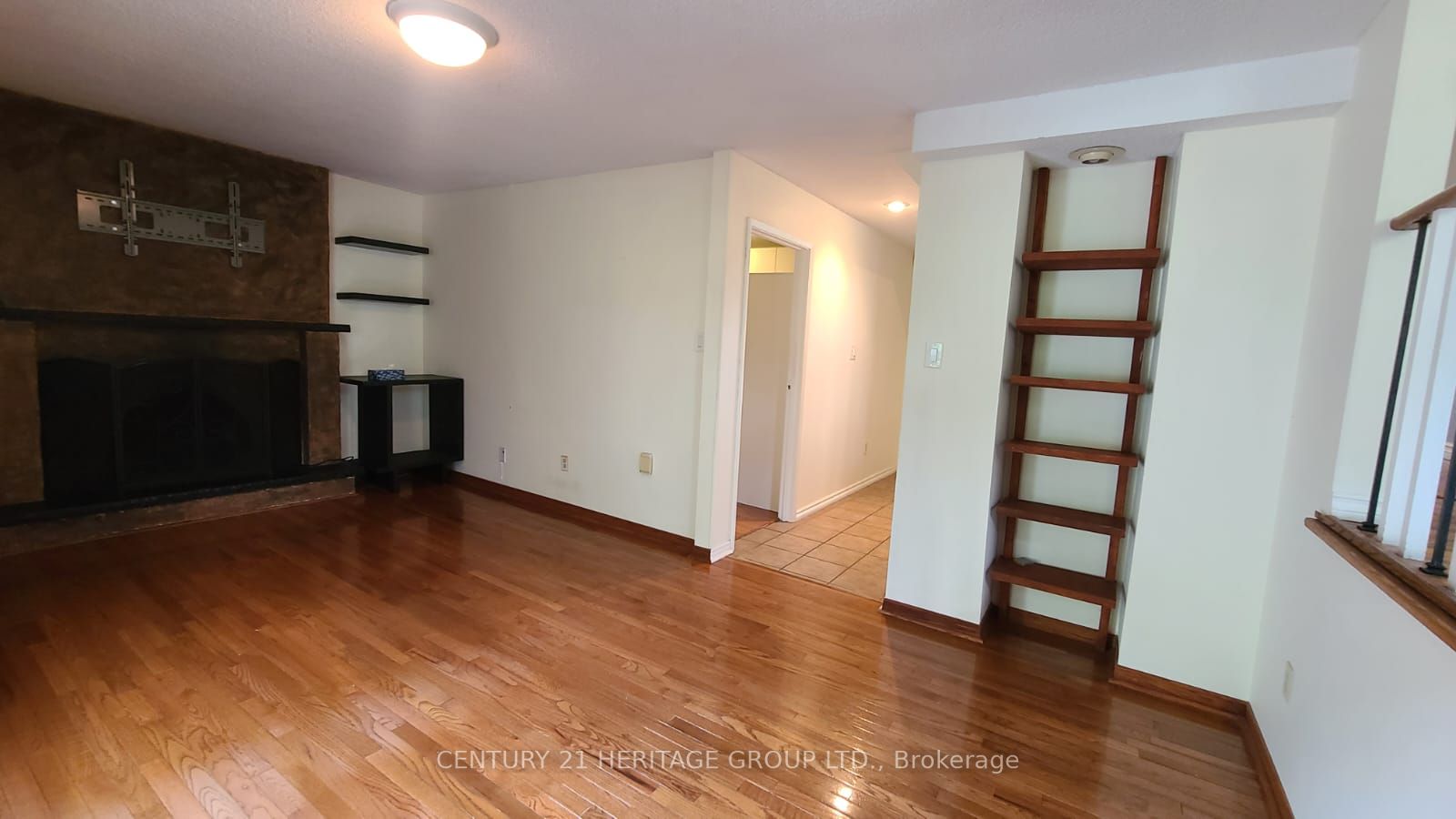 2 Eastman Cres