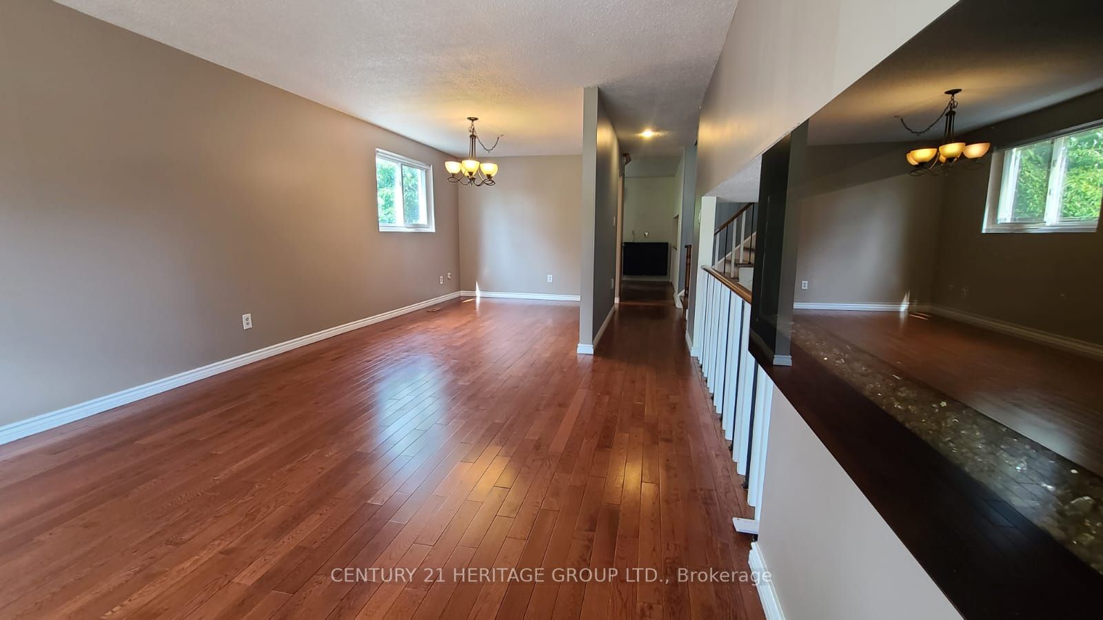 2 Eastman Cres