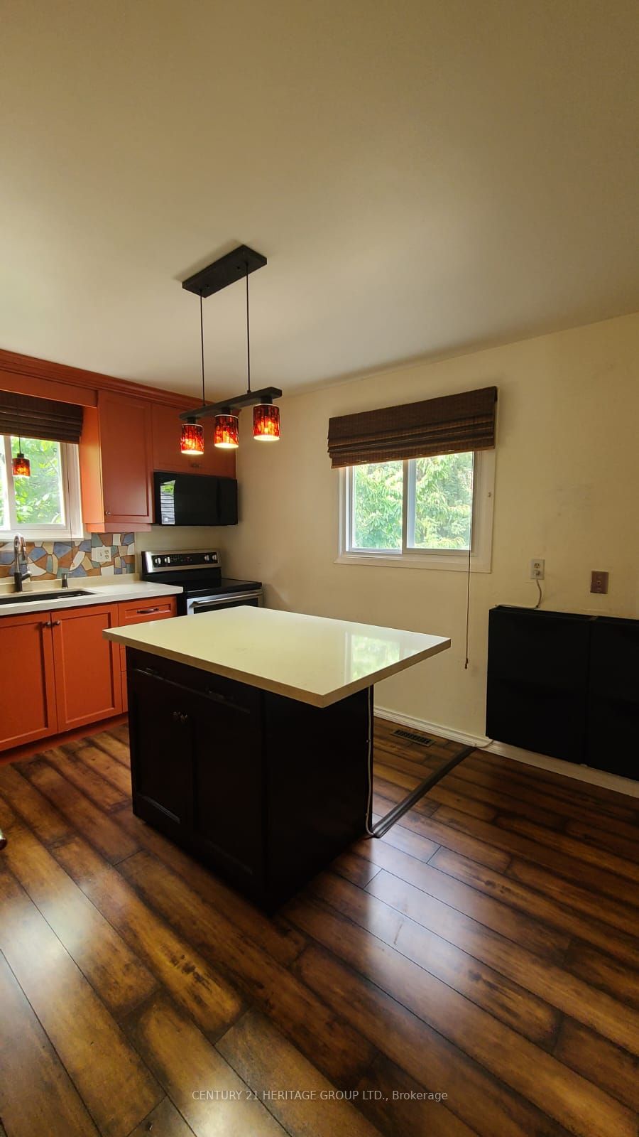2 Eastman Cres