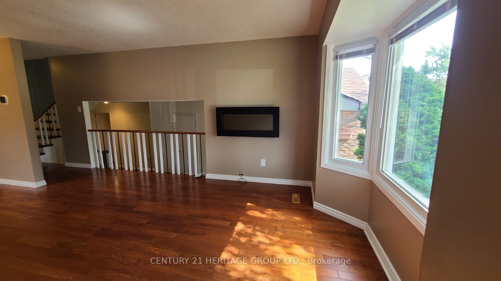 2 Eastman Cres