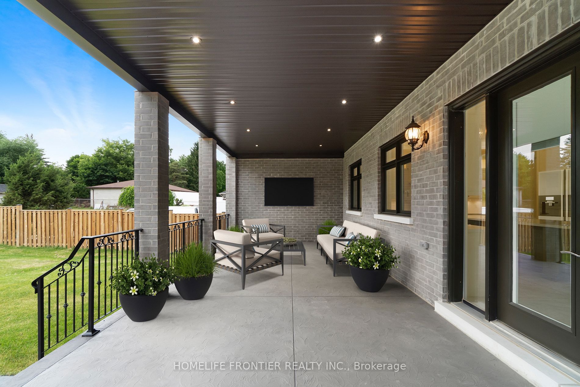 70 Langstaff Rd W
