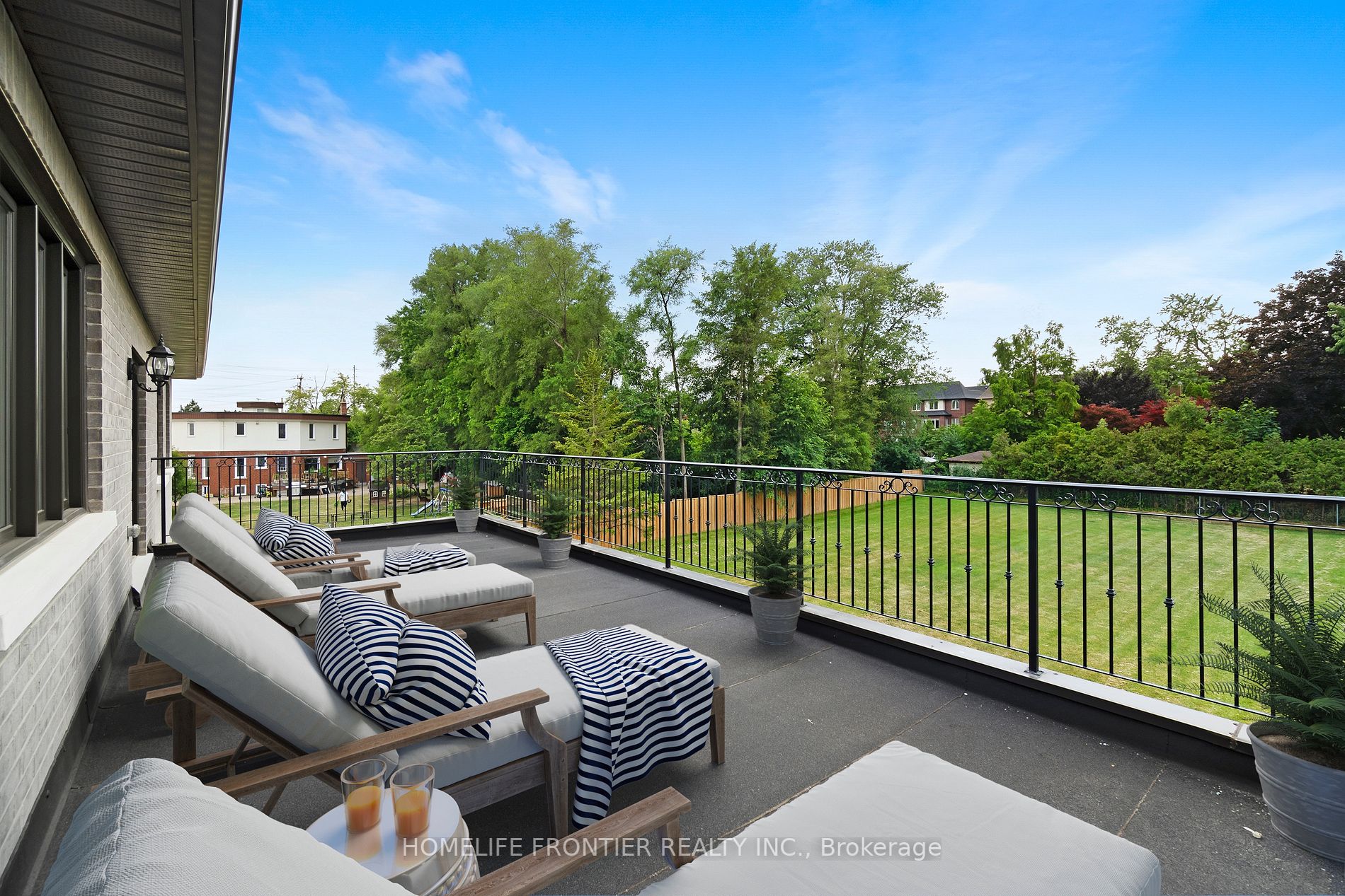 70 Langstaff Rd W