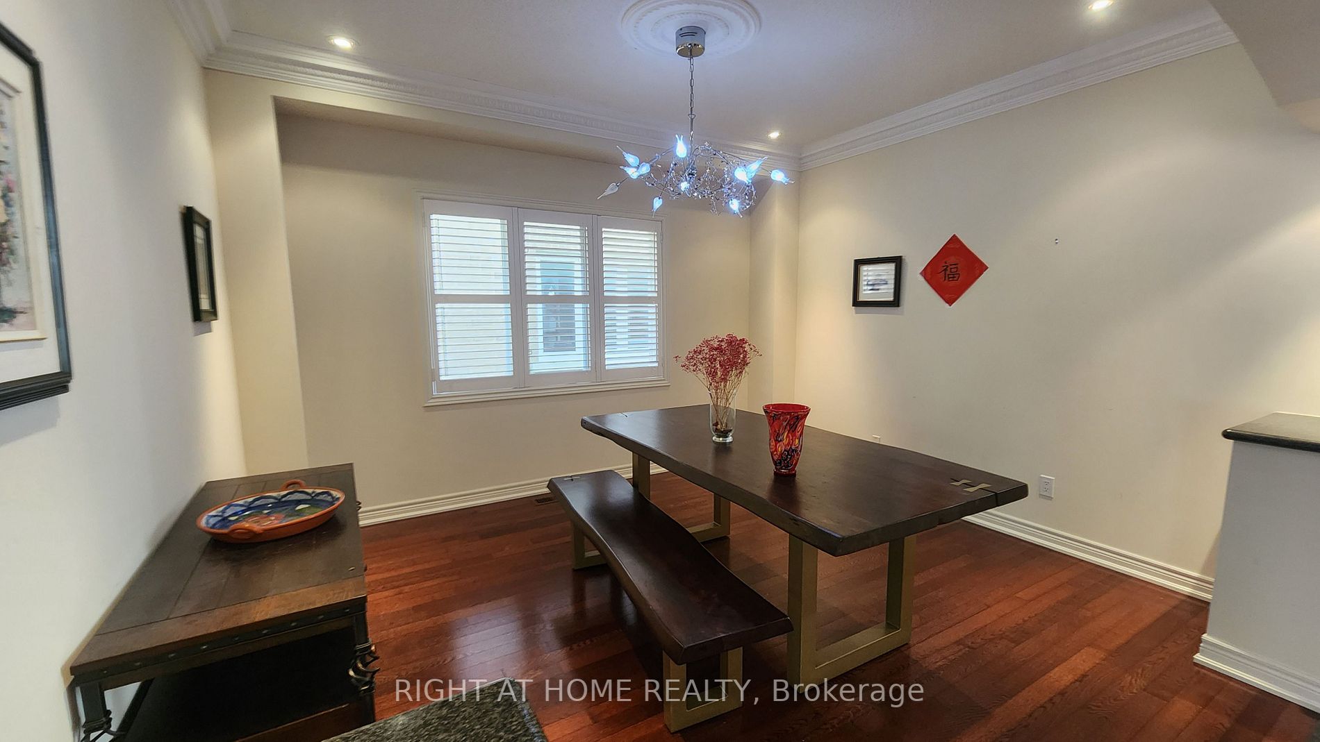 8 Ridgestone Dr
