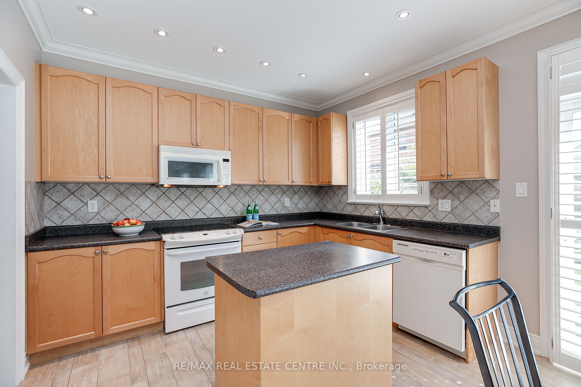 5 Grand Oak Dr