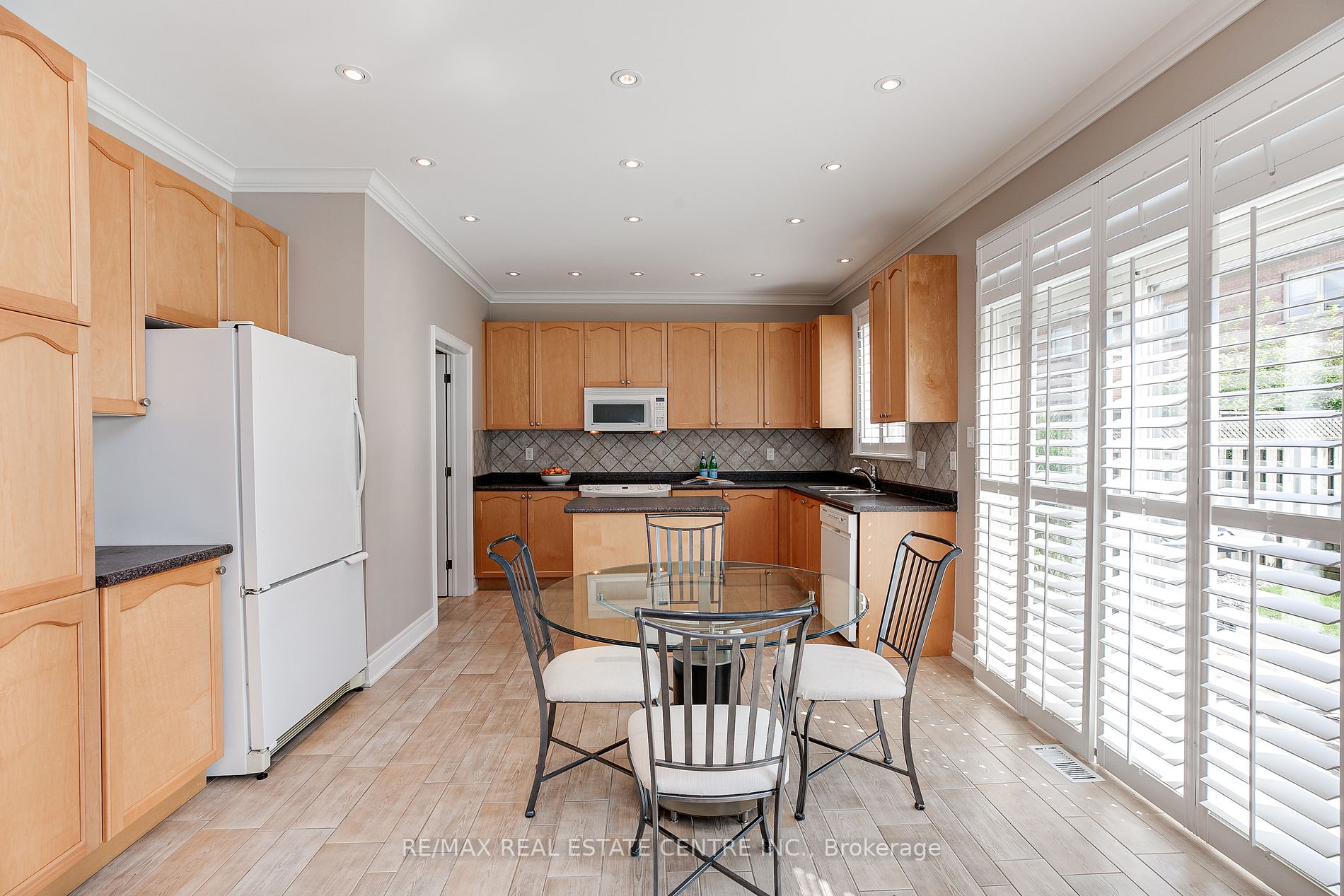 5 Grand Oak Dr