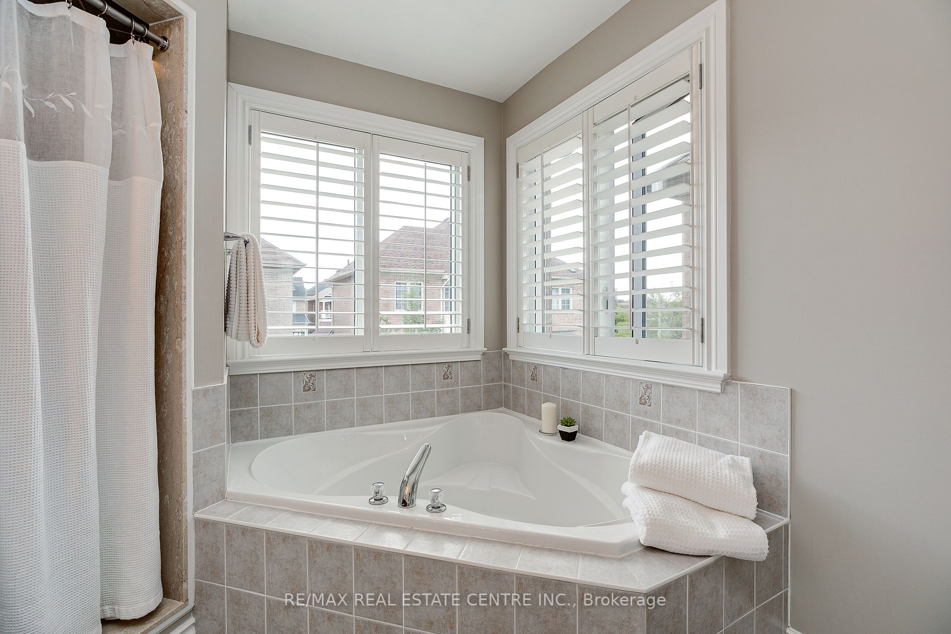 5 Grand Oak Dr