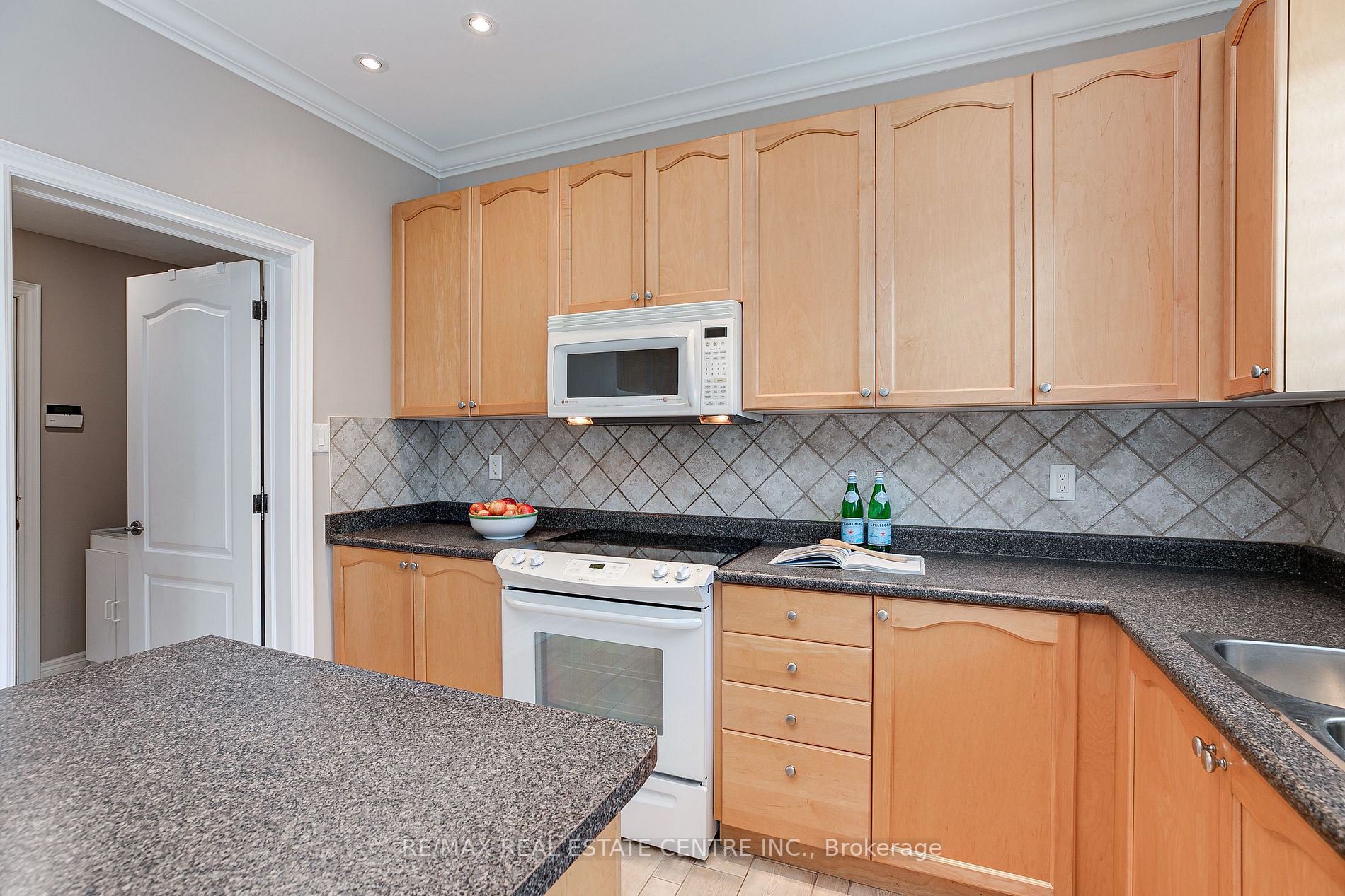5 Grand Oak Dr