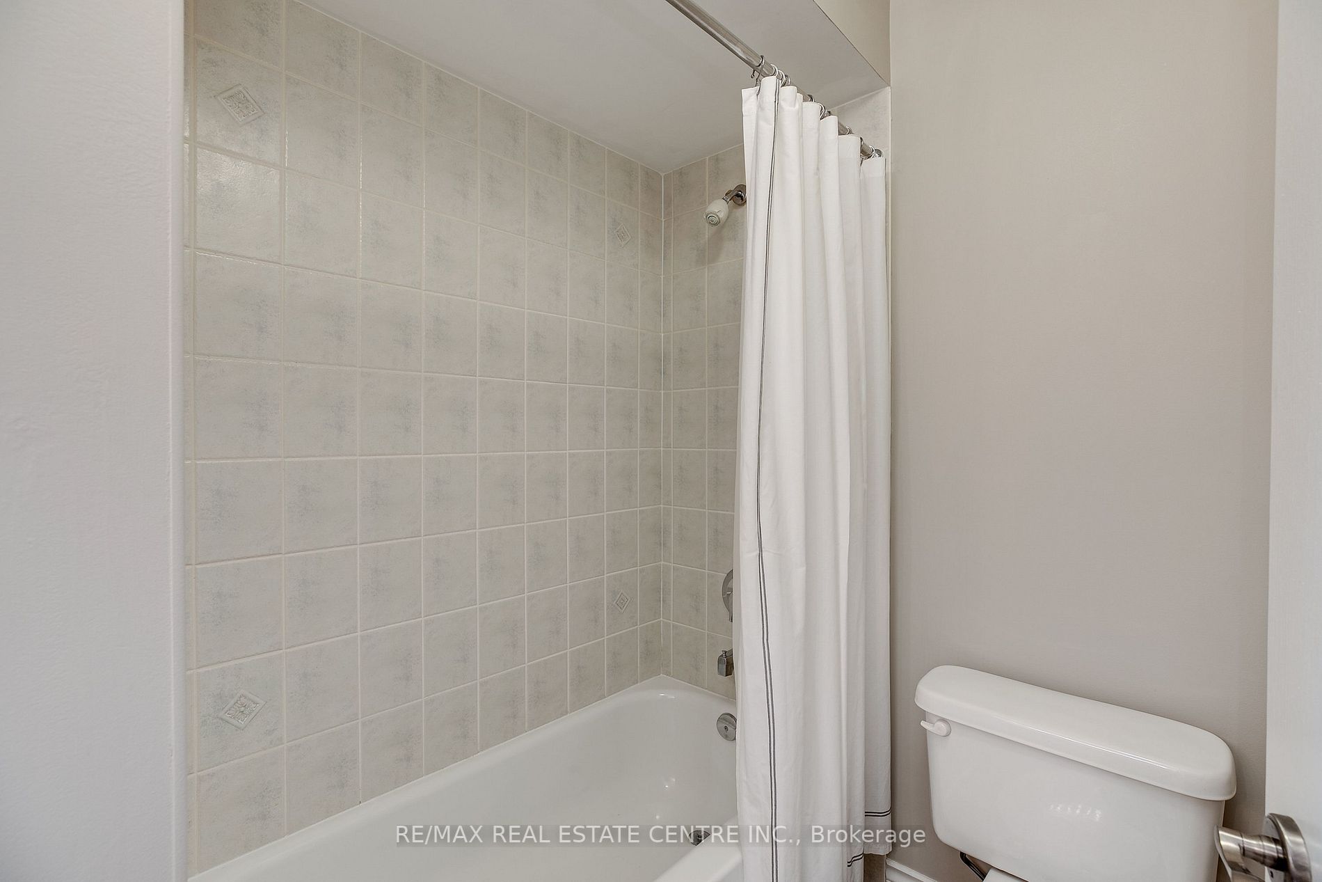 5 Grand Oak Dr