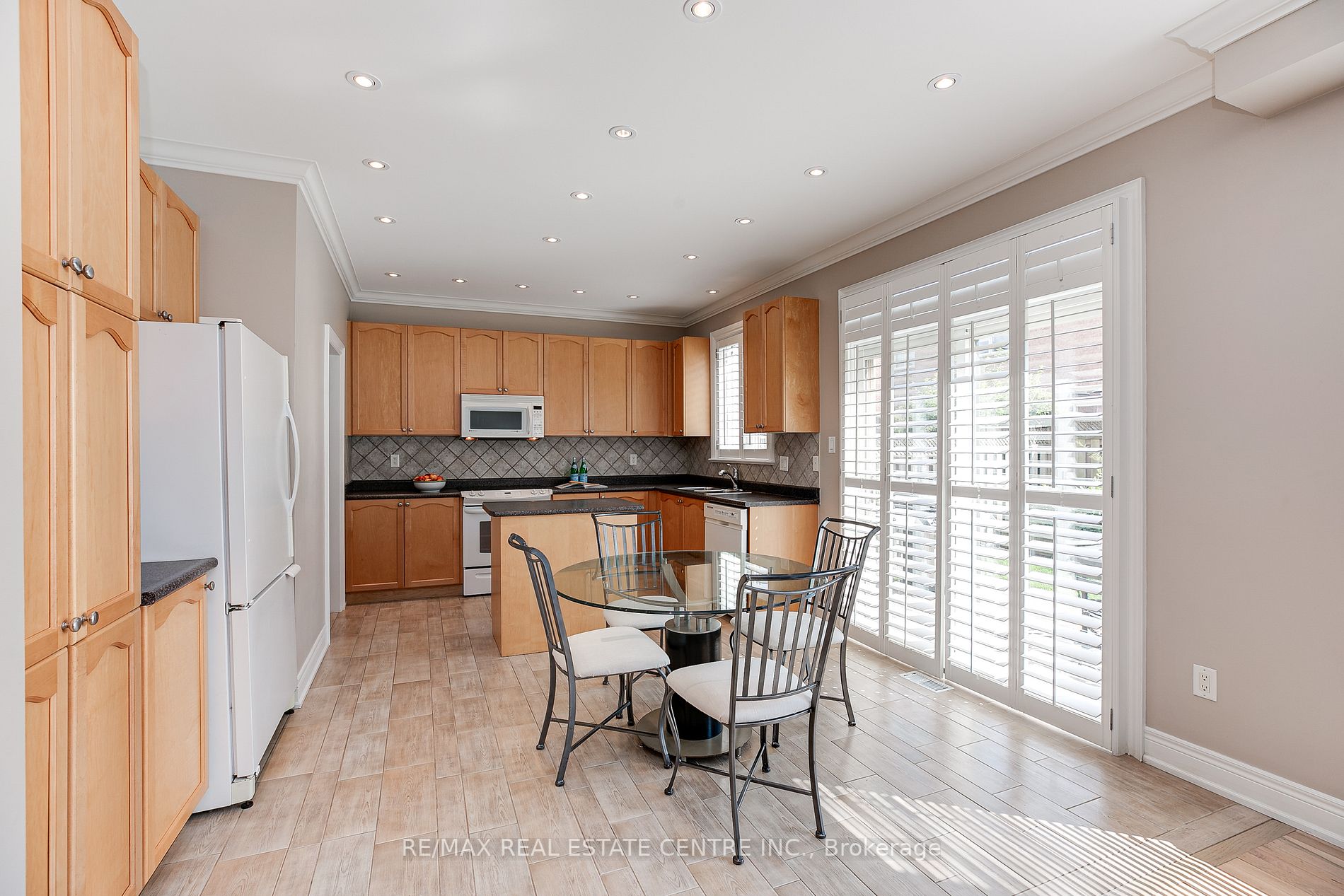 5 Grand Oak Dr