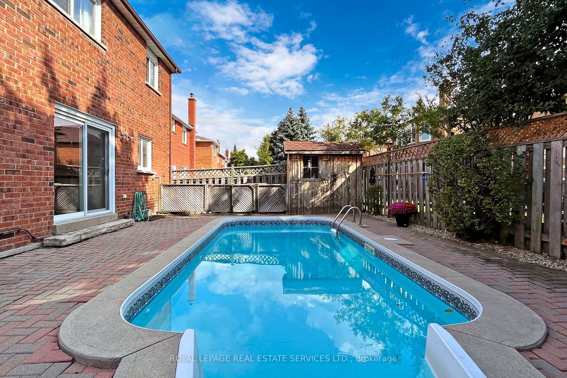 51 Millcroft Way
