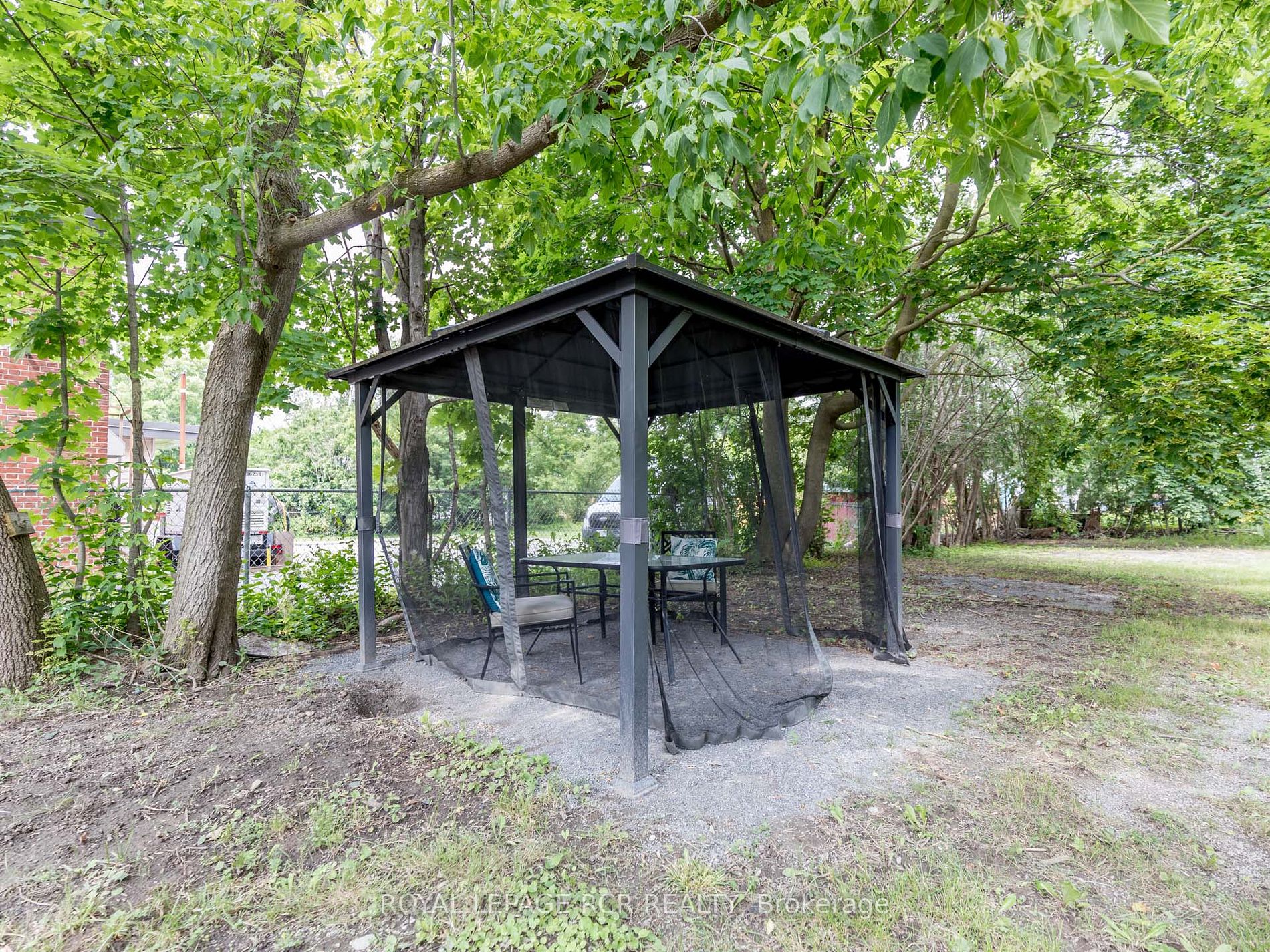 37 Victoria Dr S