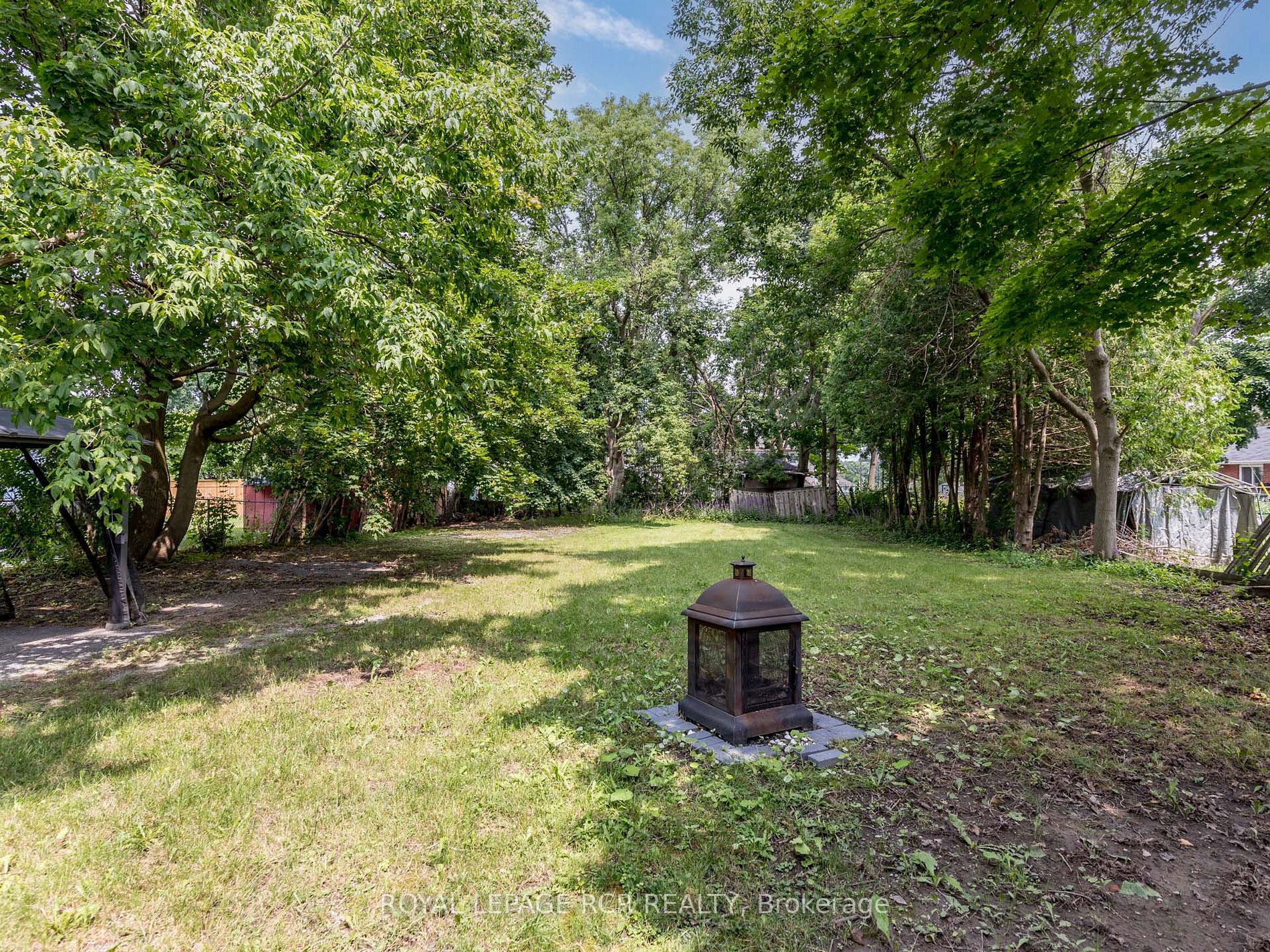 37 Victoria Dr S