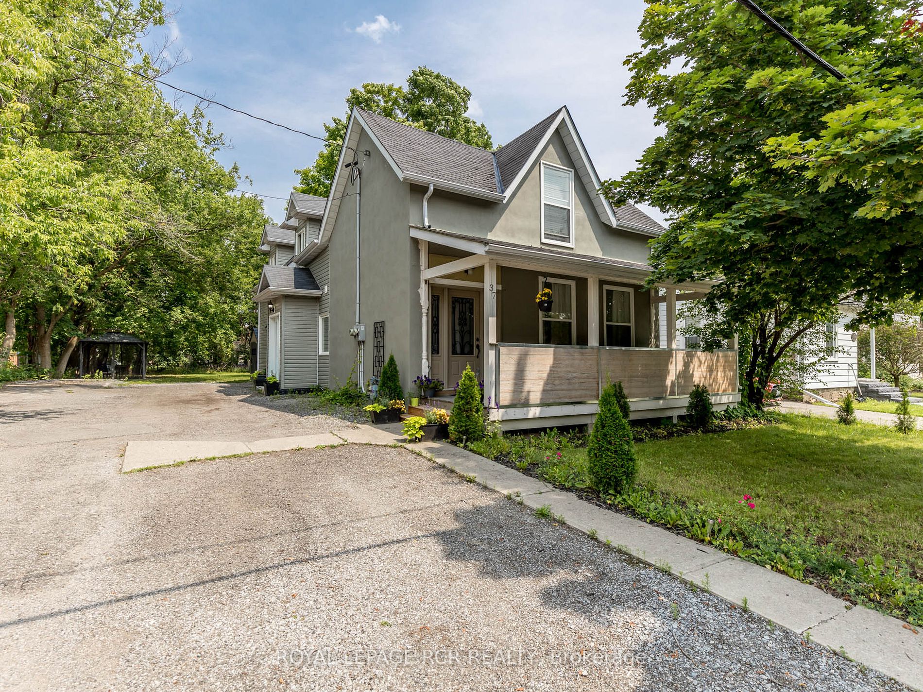 37 Victoria Dr S