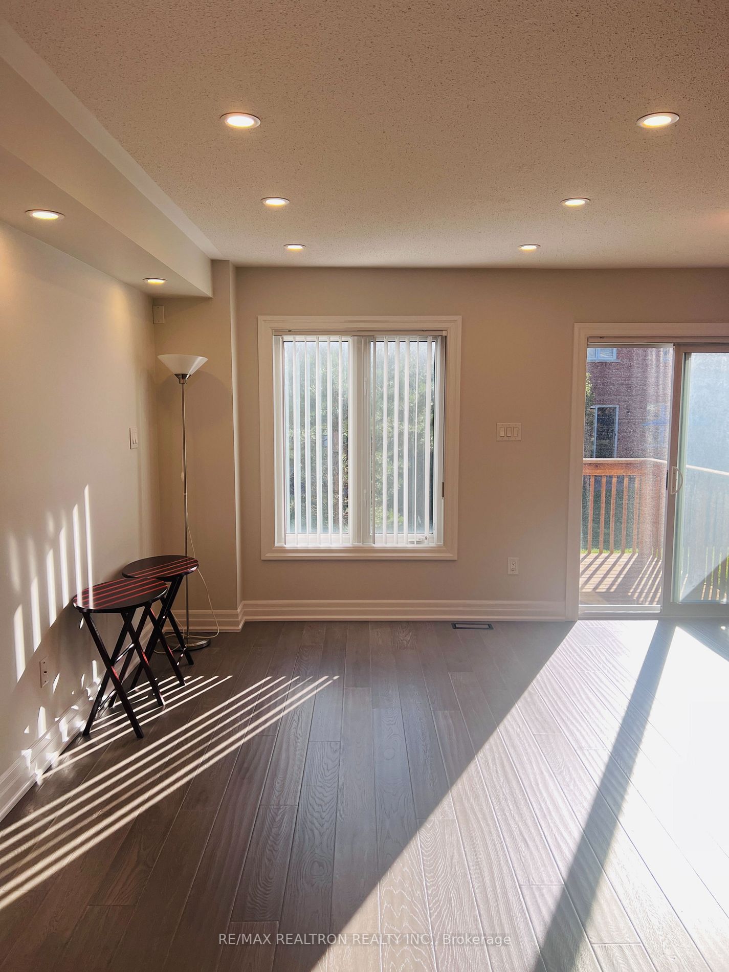 15 Winn Pl, #04