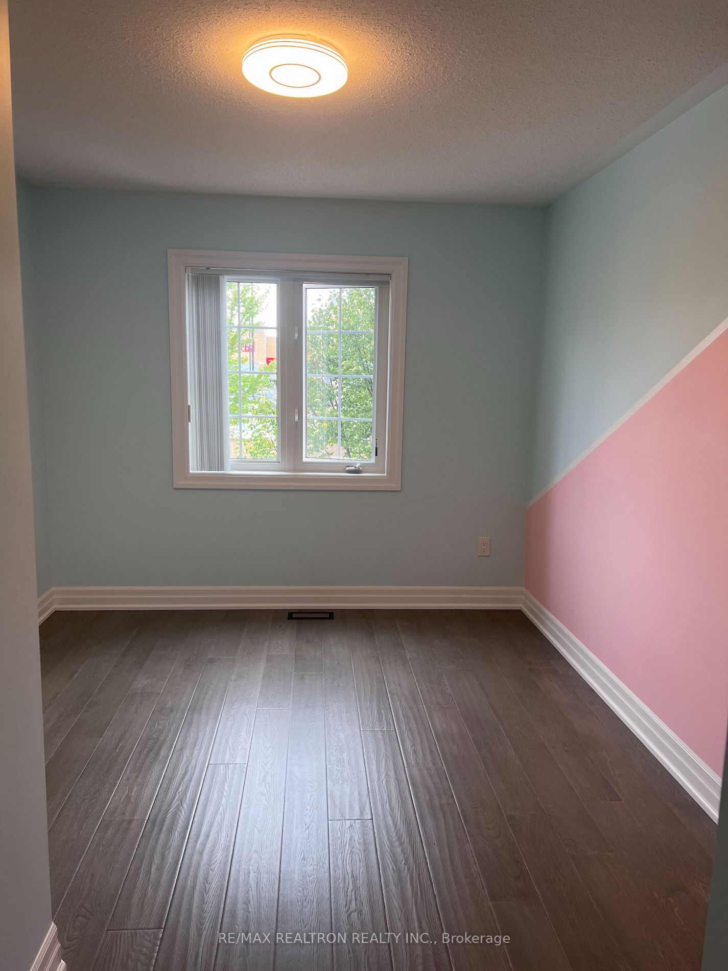 15 Winn Pl, #04