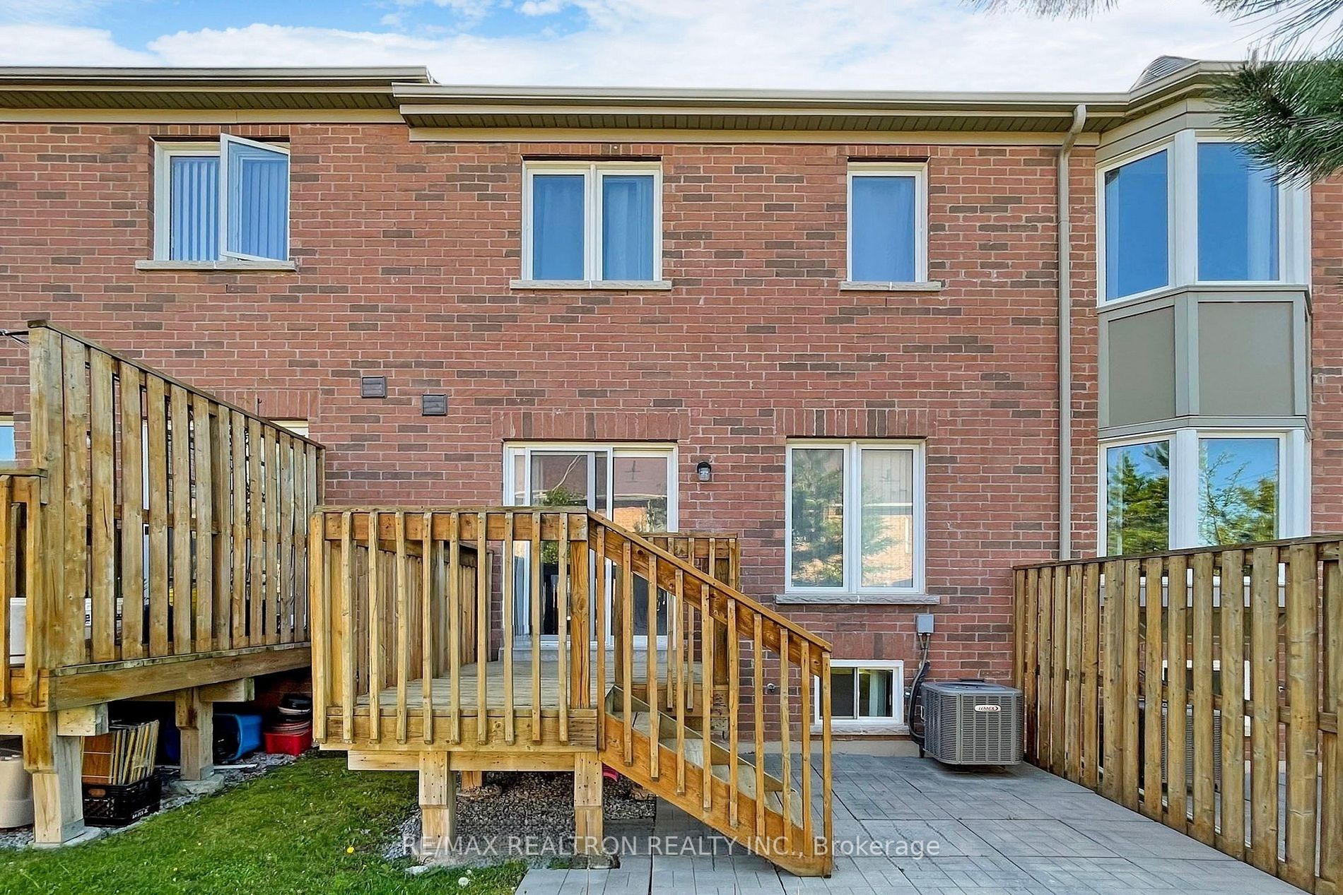 15 Winn Pl, #04