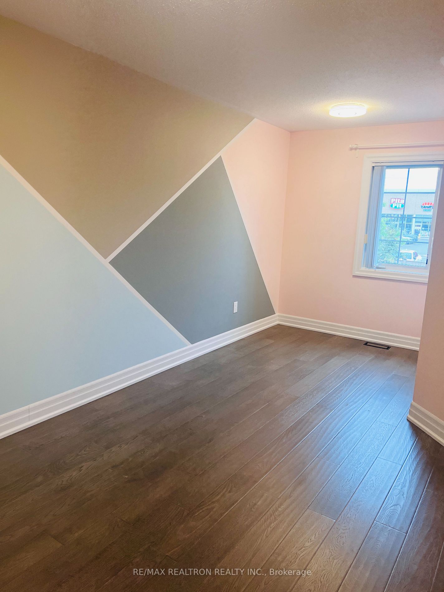 15 Winn Pl, #04