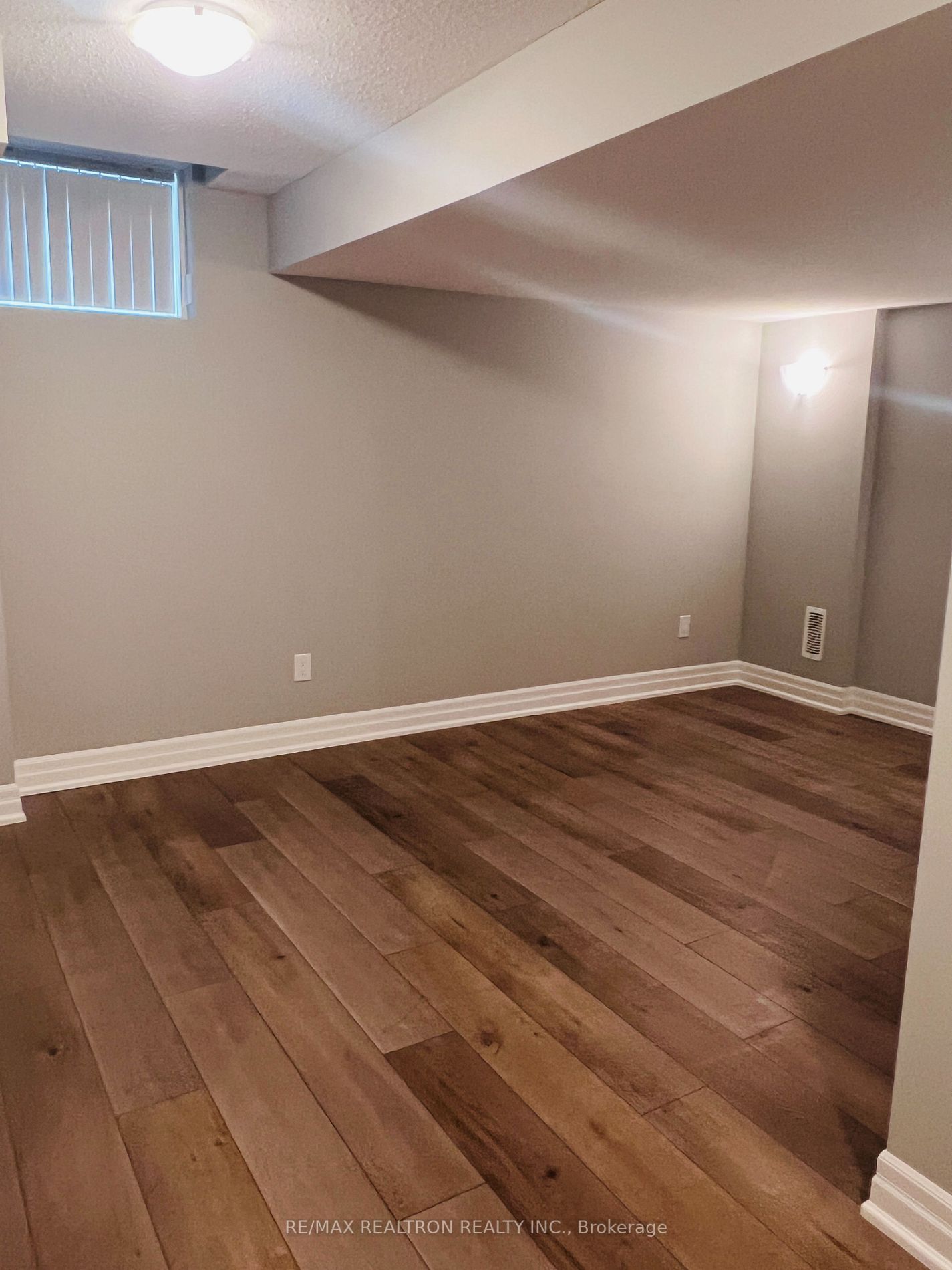 15 Winn Pl, #04