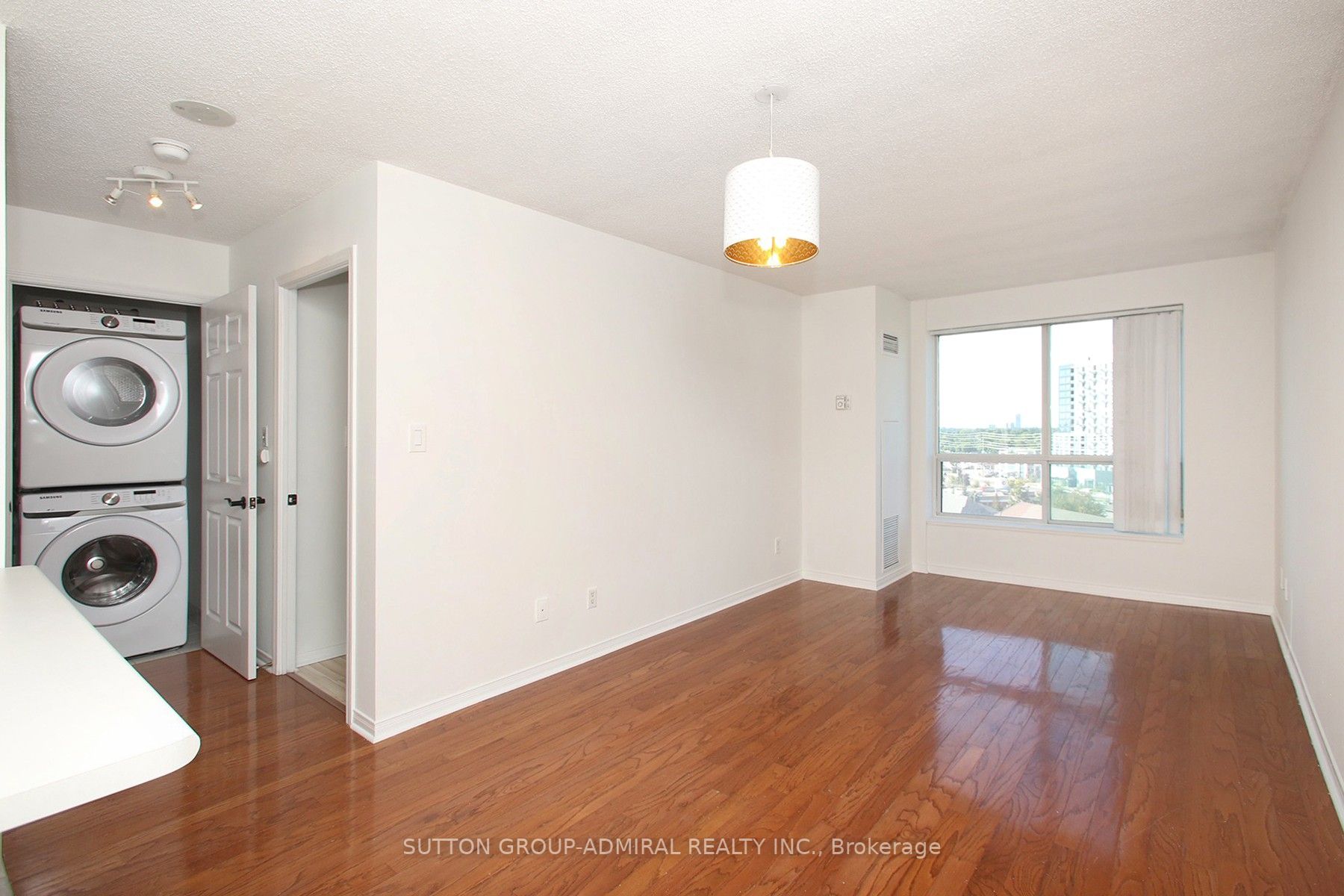 51 Baffin Crt S, #815