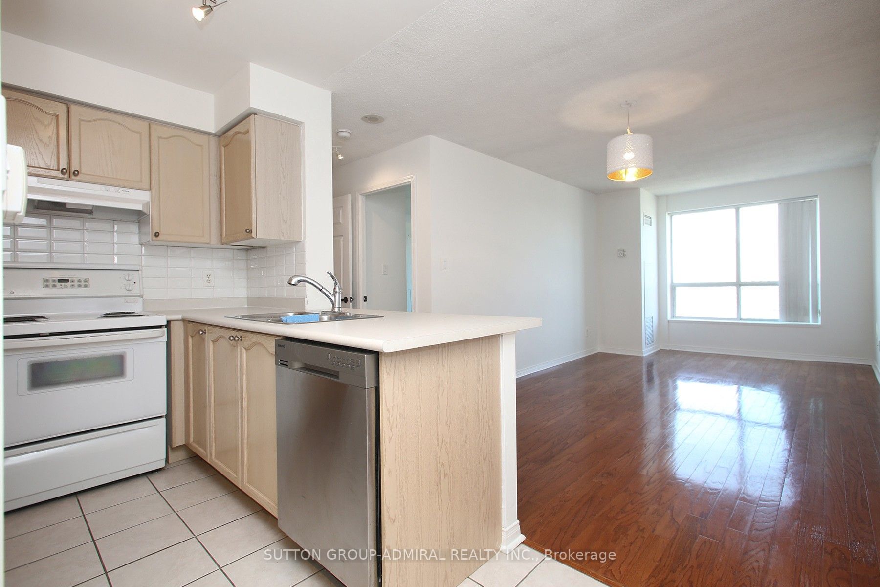 51 Baffin Crt S, #815