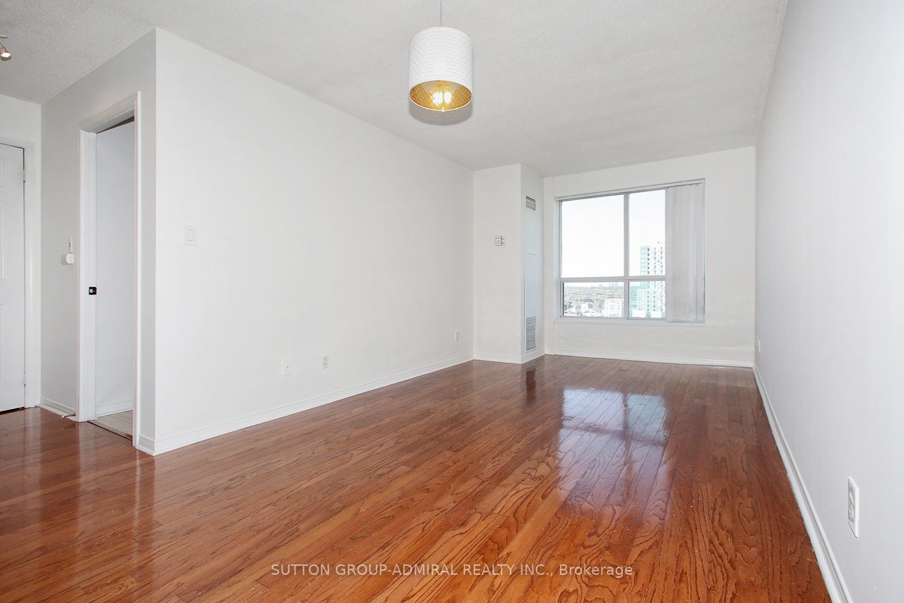 51 Baffin Crt S, #815