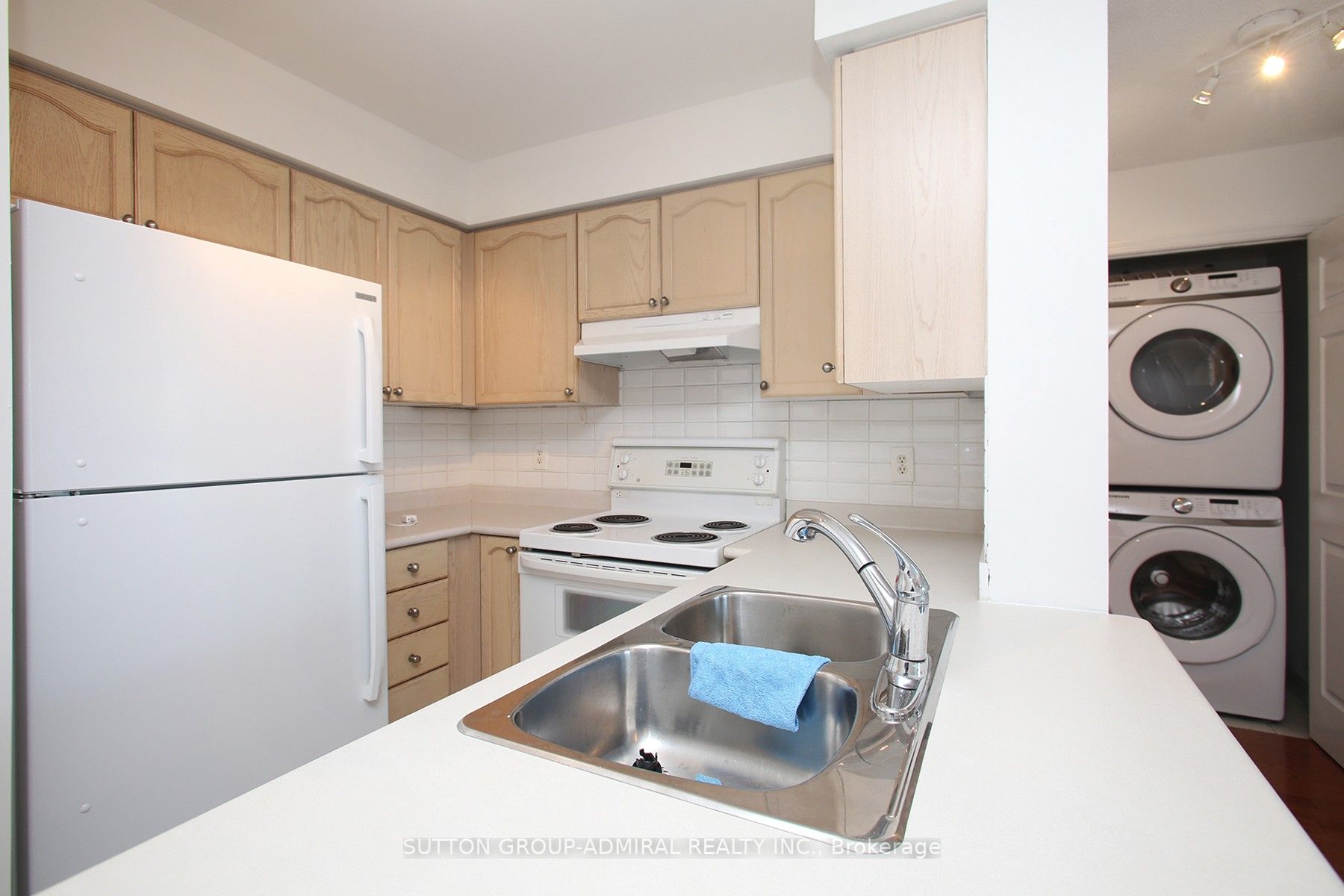 51 Baffin Crt S, #815