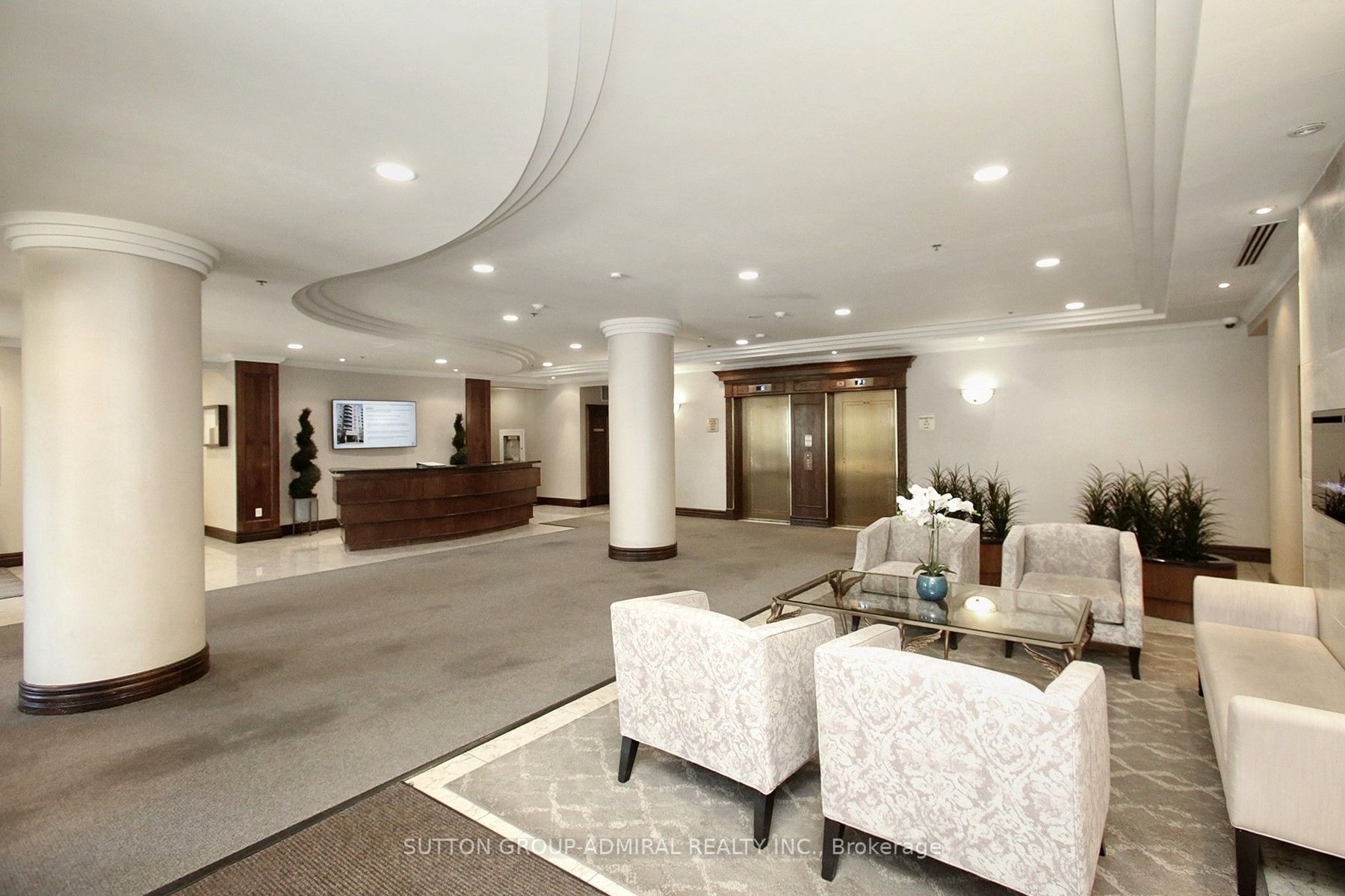 51 Baffin Crt S, #815