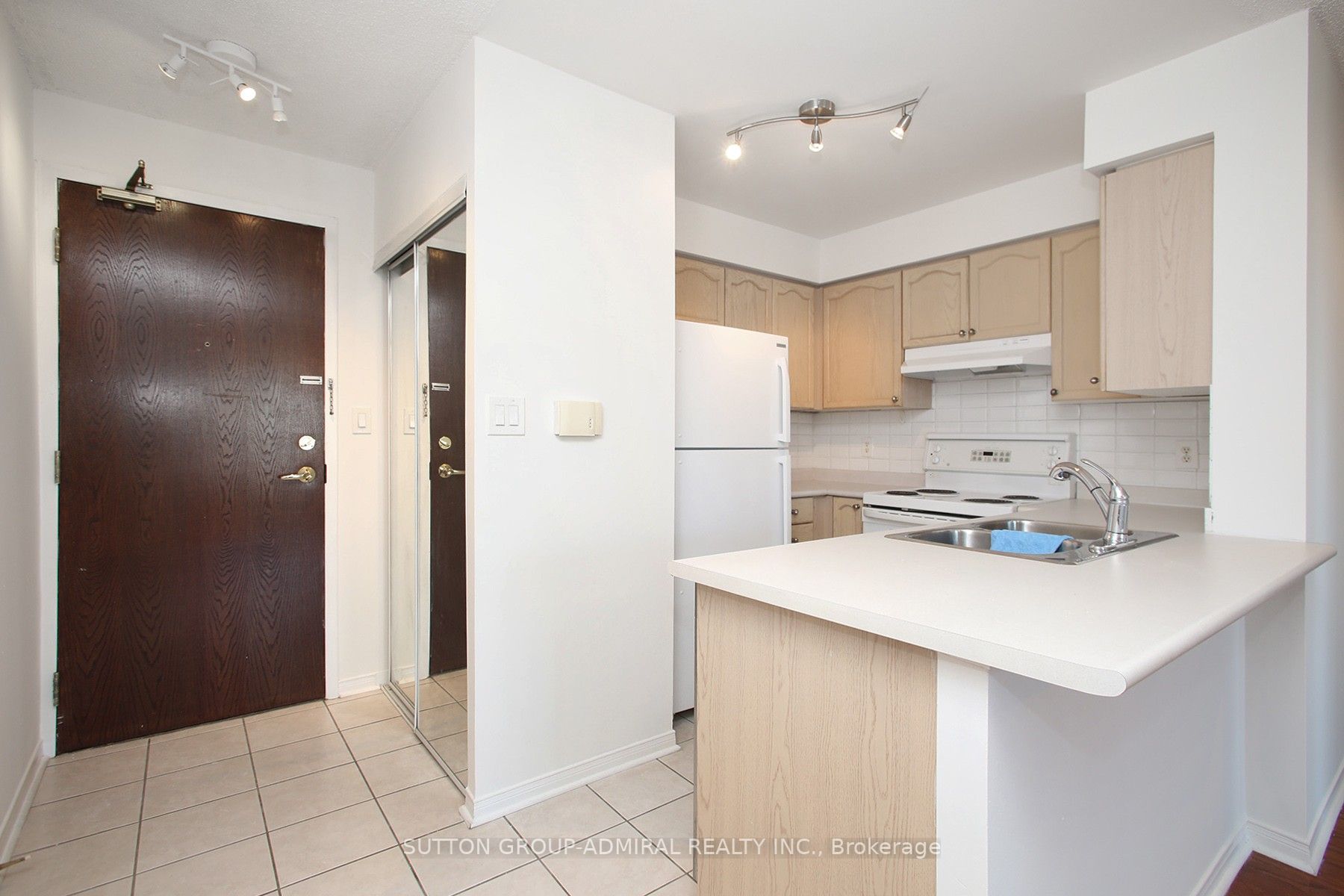 51 Baffin Crt S, #815