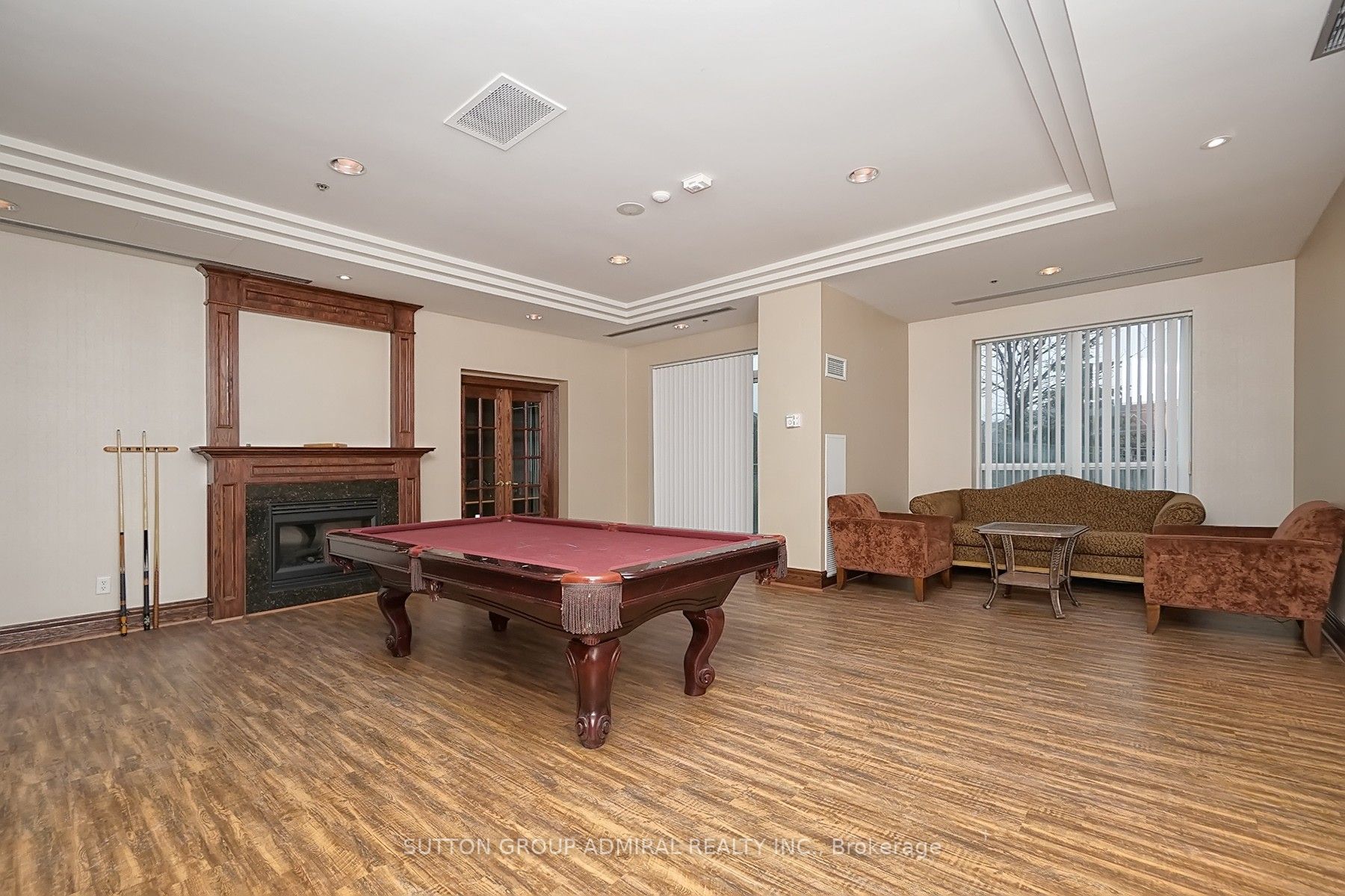 51 Baffin Crt S, #815