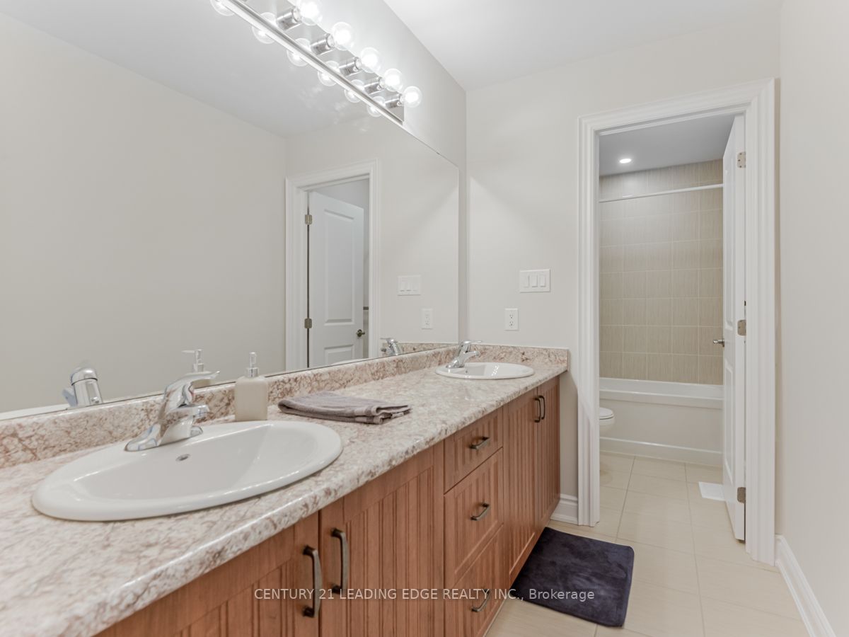 109 Strachan Tr