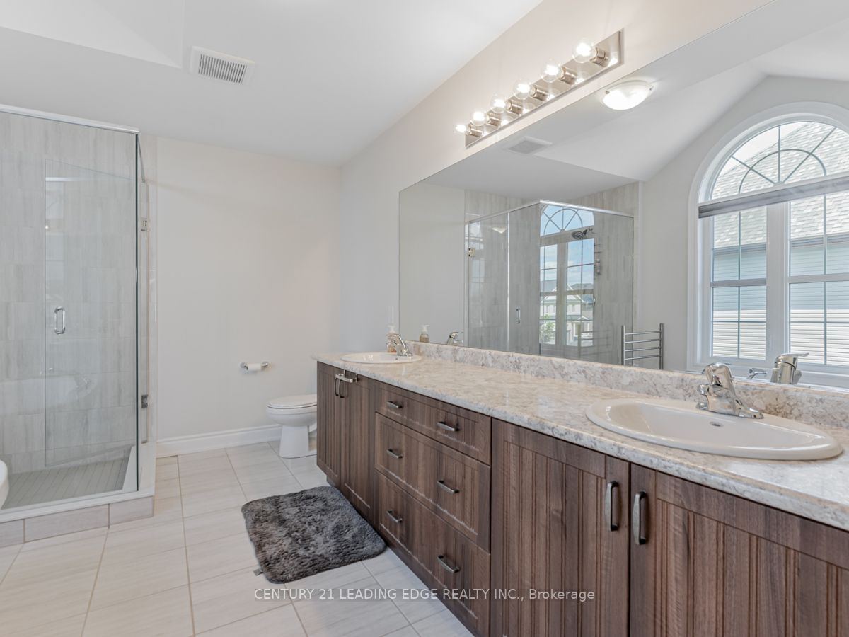 109 Strachan Tr