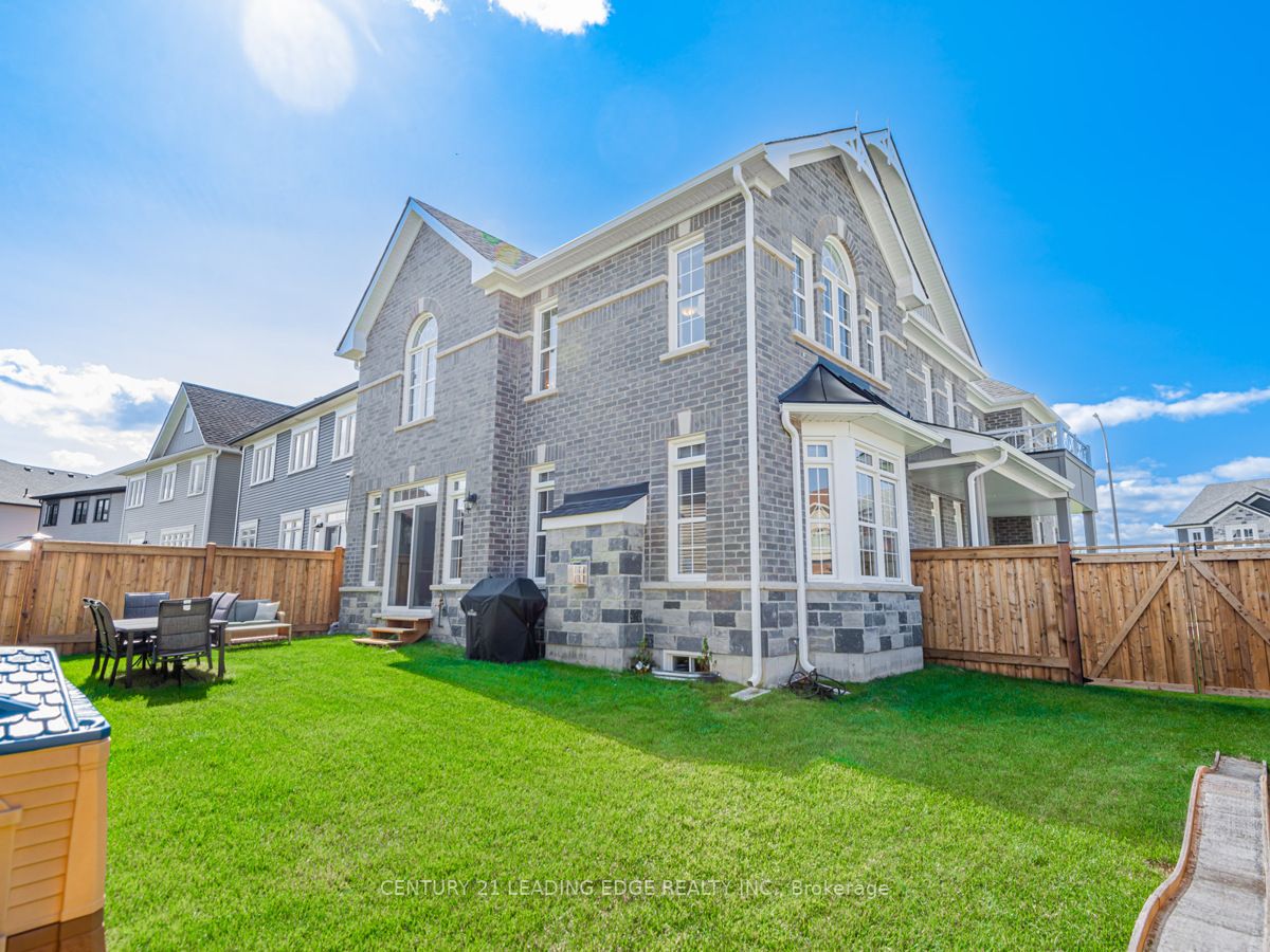 109 Strachan Tr