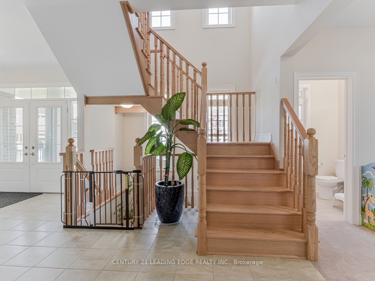 109 Strachan Tr