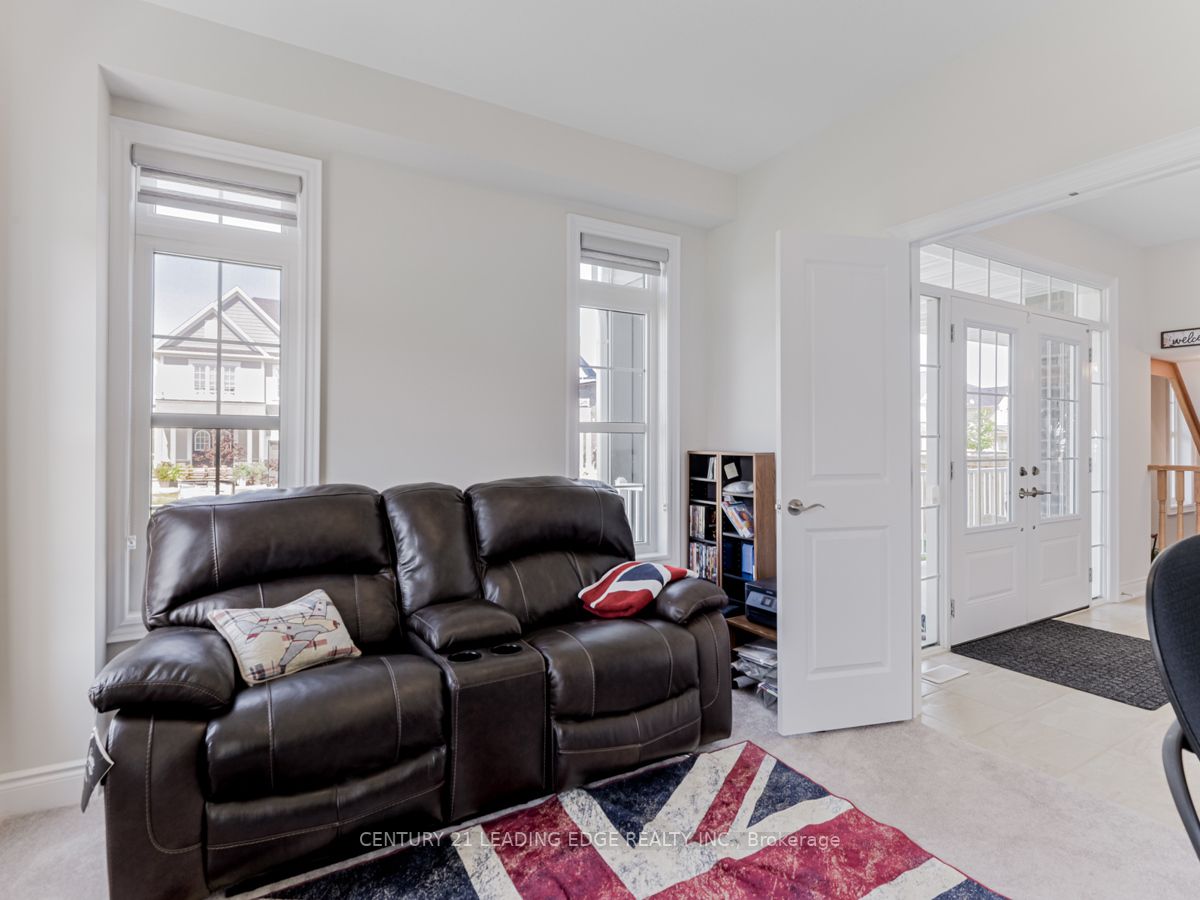 109 Strachan Tr