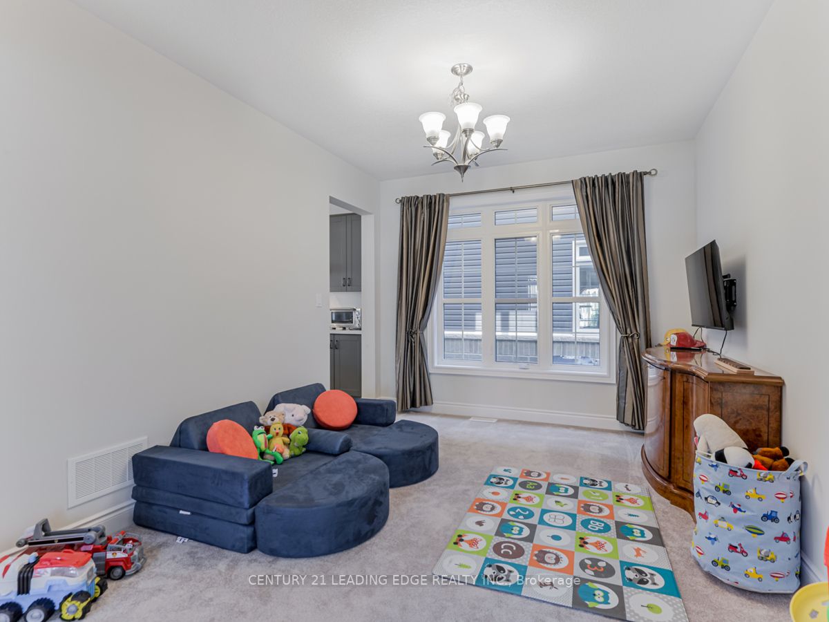 109 Strachan Tr