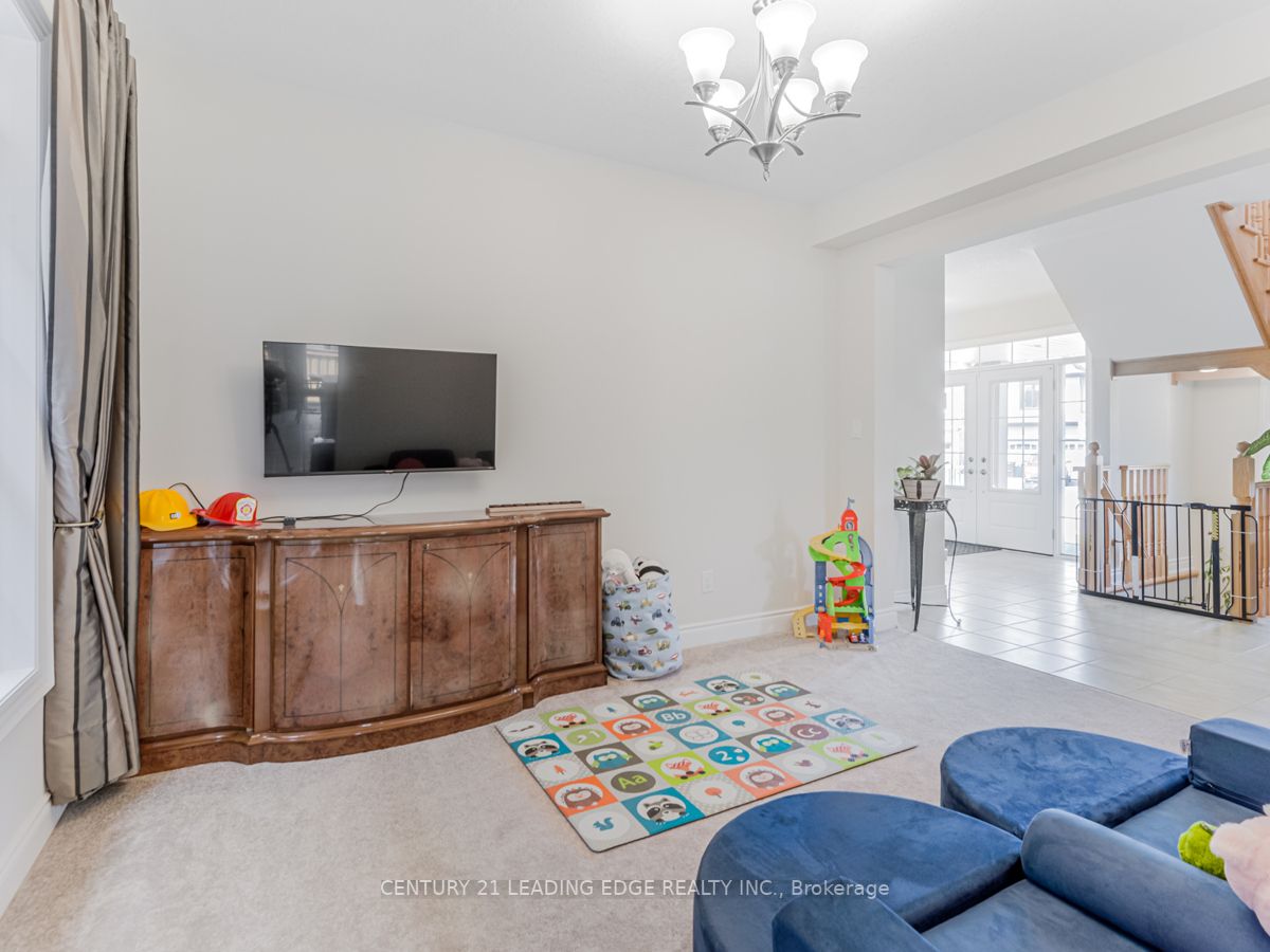 109 Strachan Tr