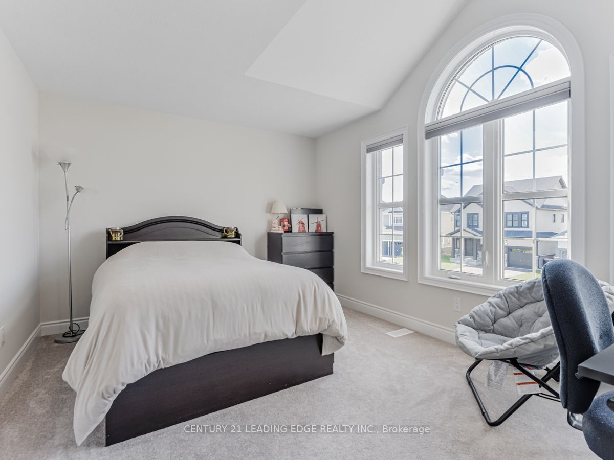 109 Strachan Tr