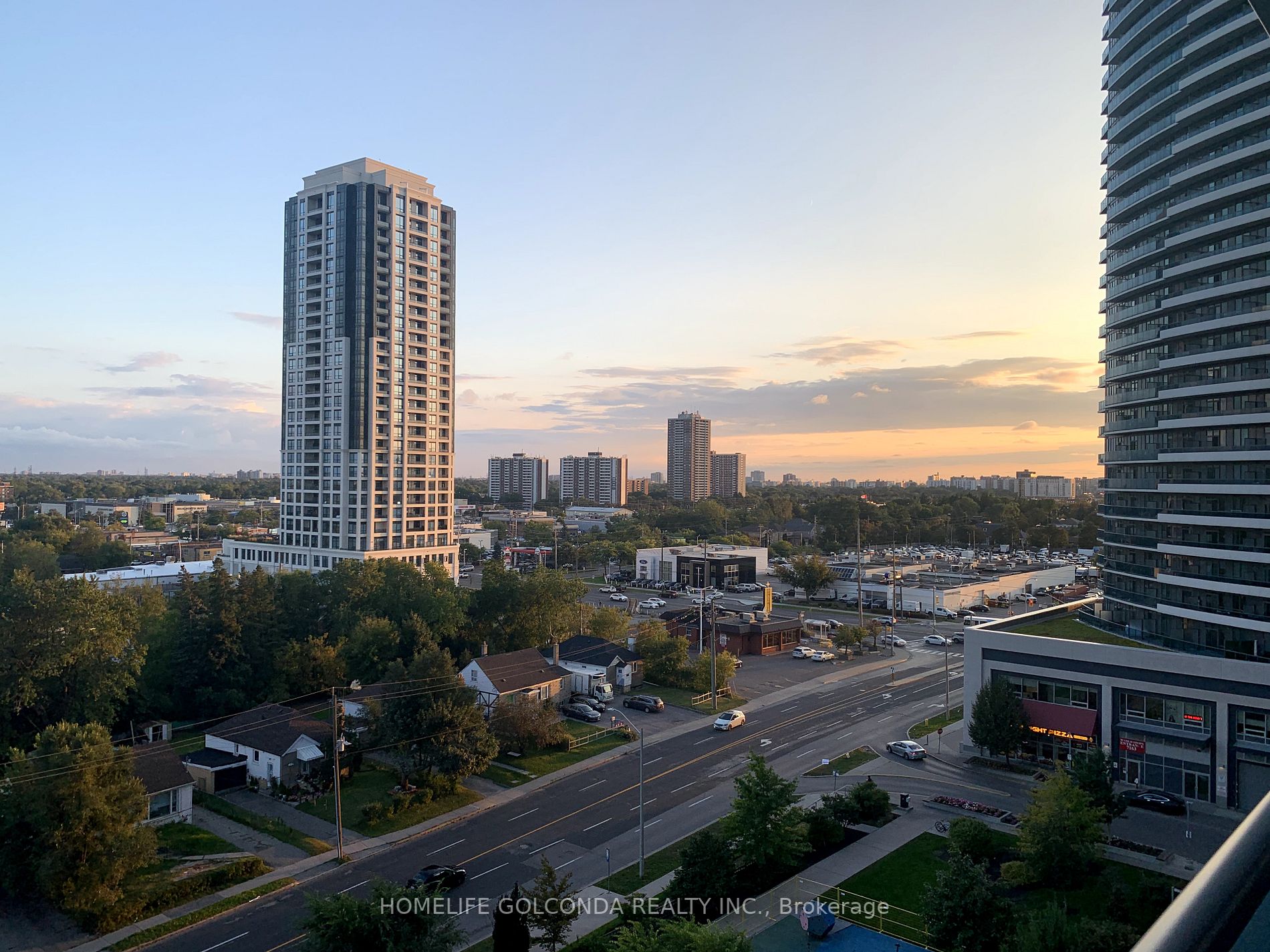 7167 Yonge St, #908