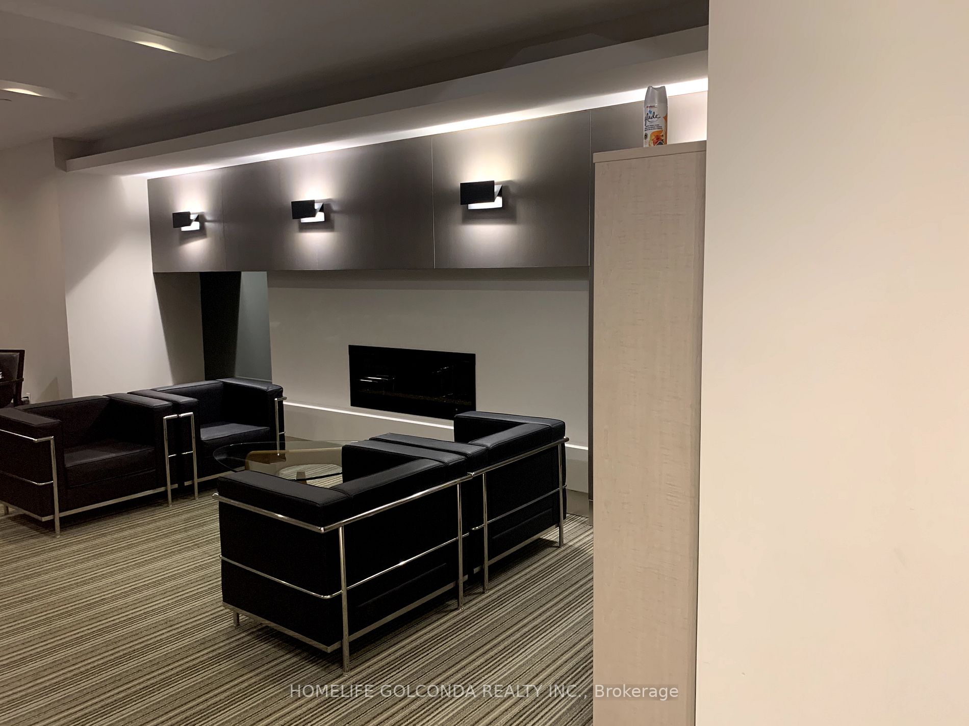 7167 Yonge St, #908