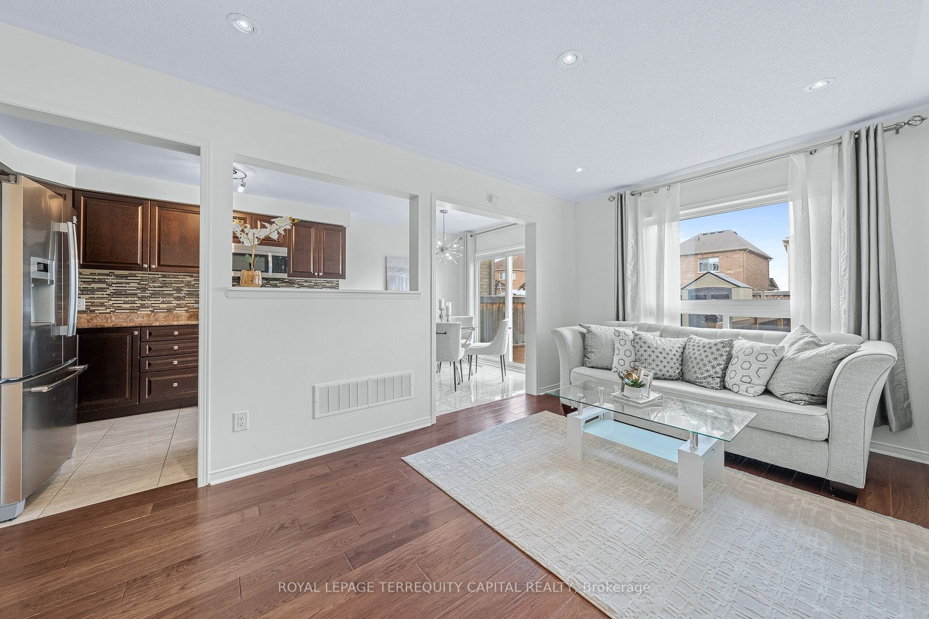 61 Long St